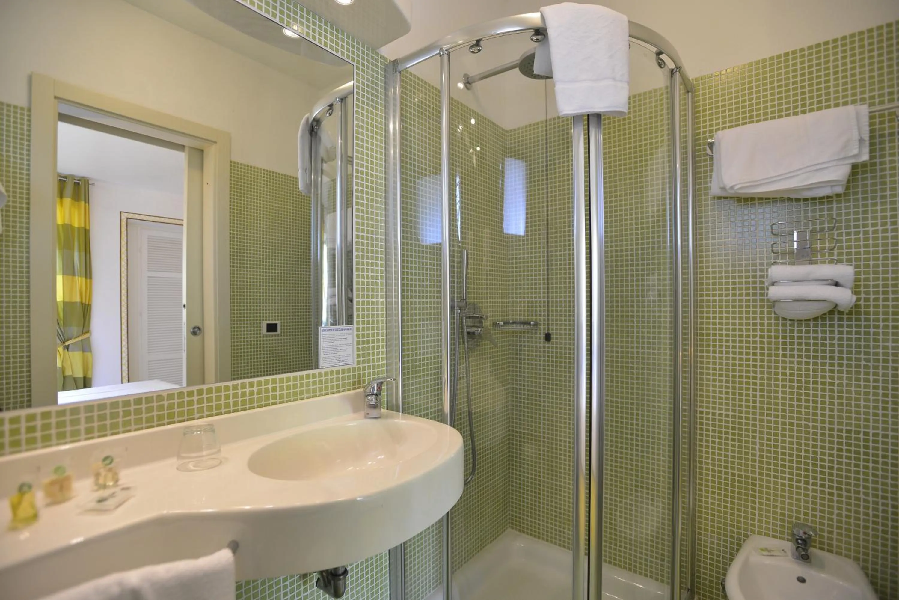 Bathroom in UNAHOTELS Club Hotel Ancora