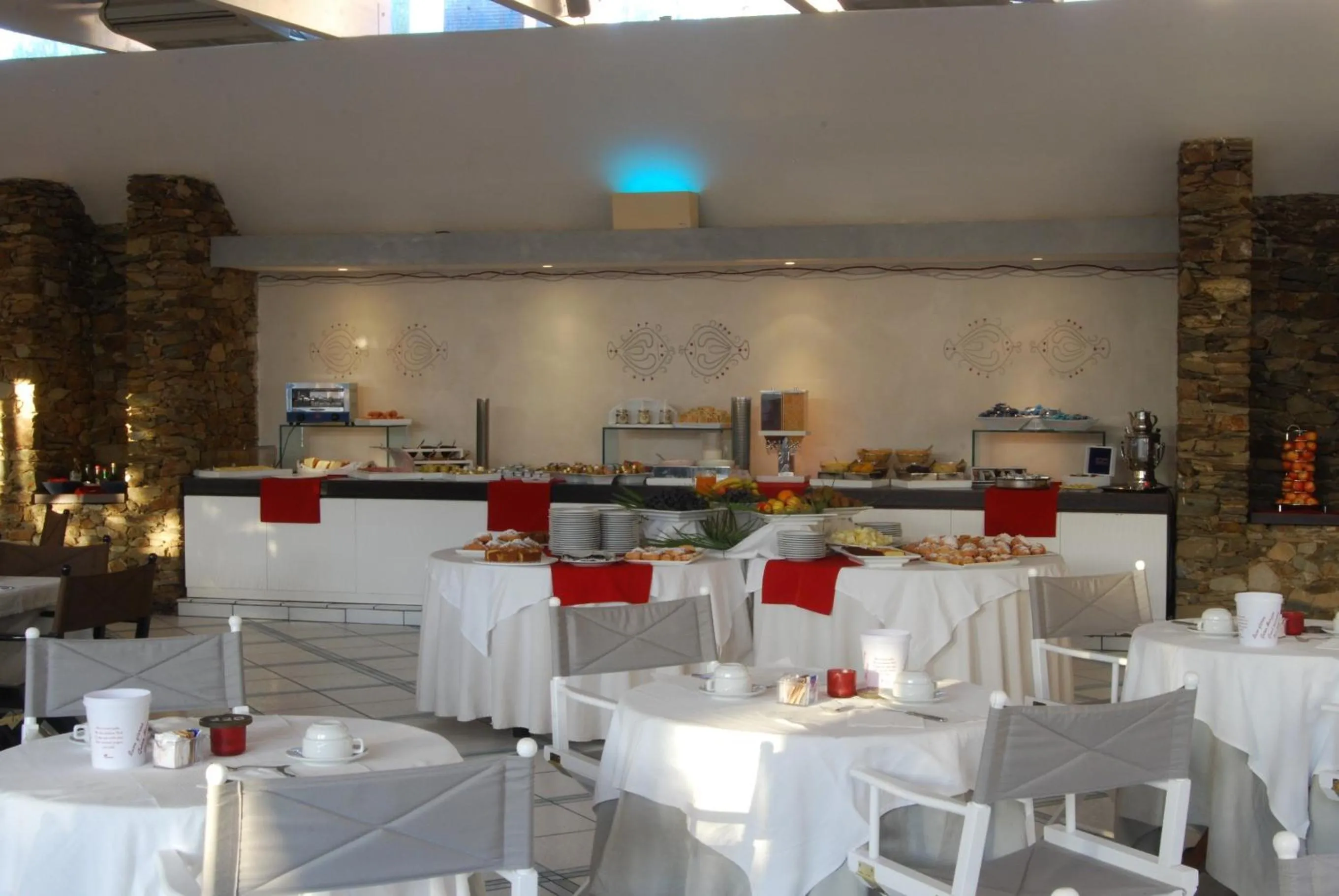 Restaurant/places to eat in UNAHOTELS Club Hotel Ancora