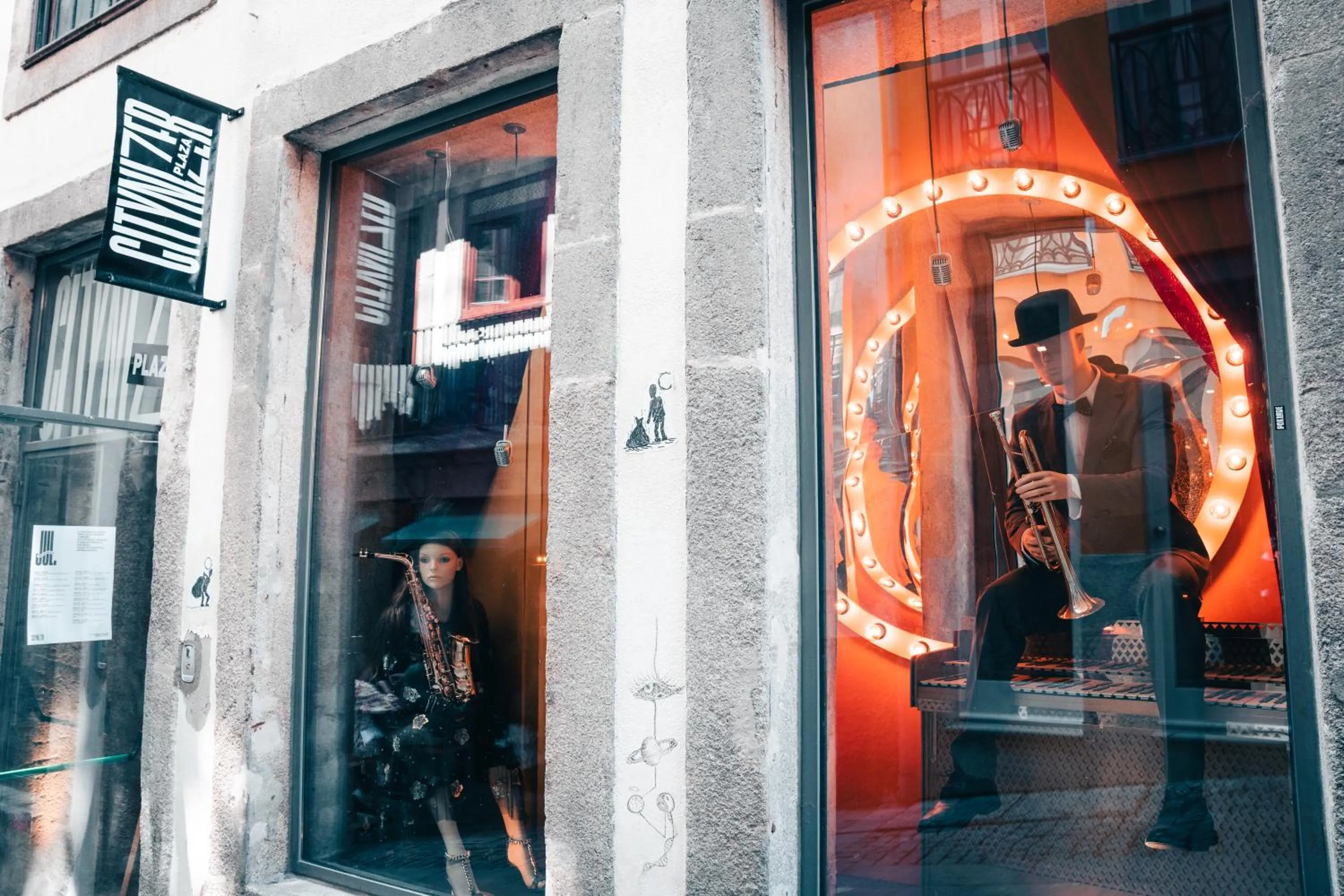 Restaurant/places to eat in The Central House Porto Ribeira