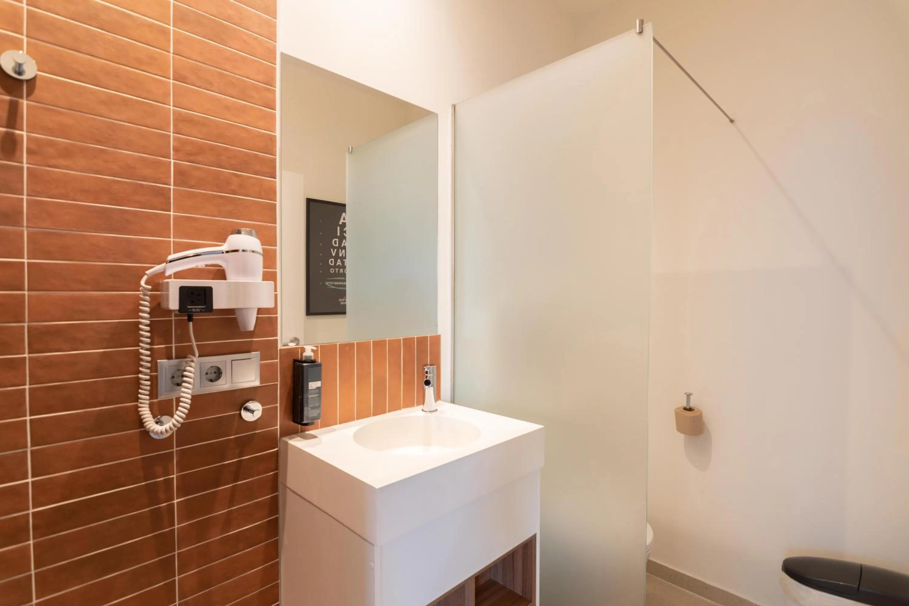 Bathroom in The Central House Porto Ribeira