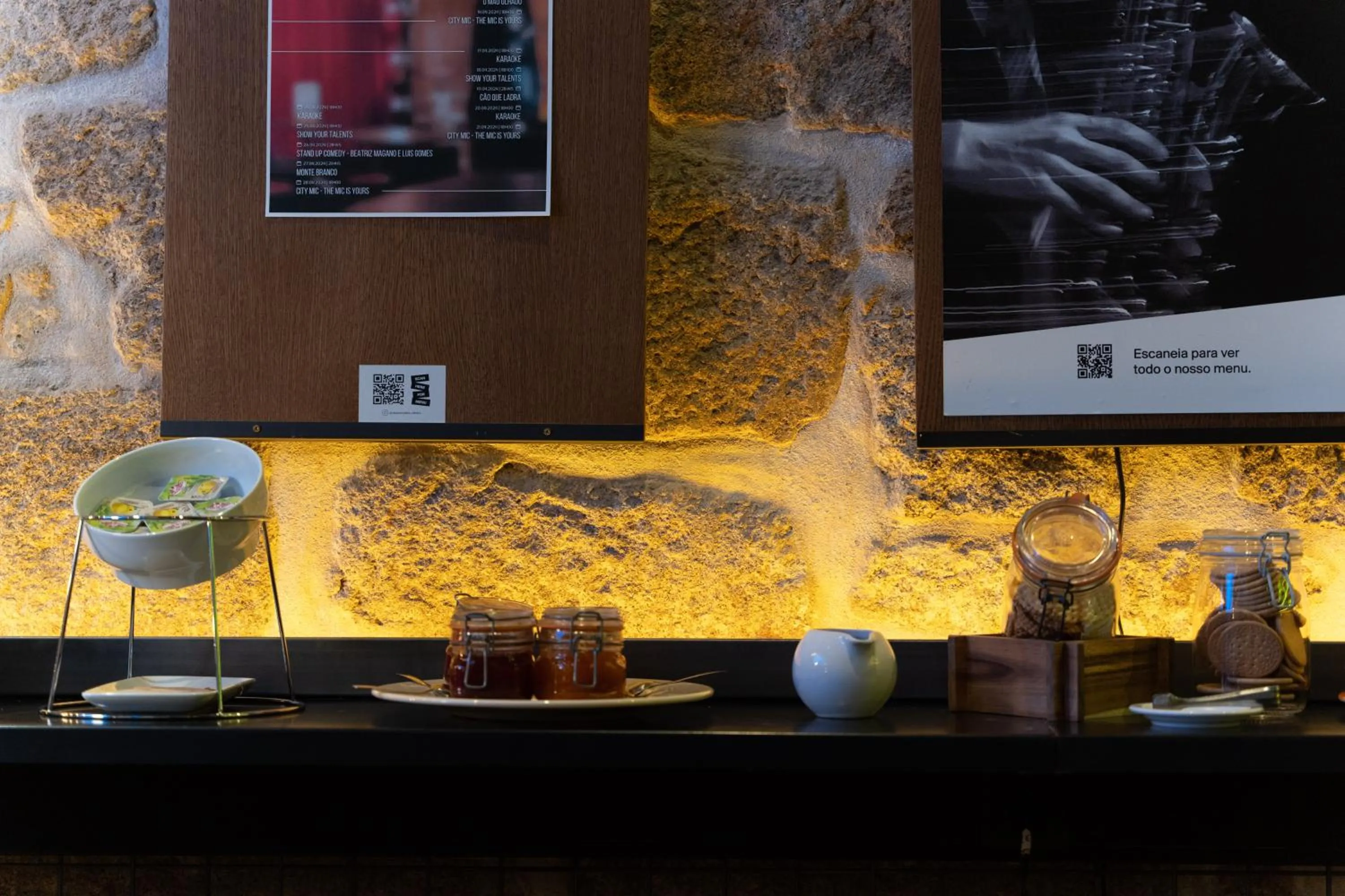 Buffet breakfast in The Central House Porto Ribeira