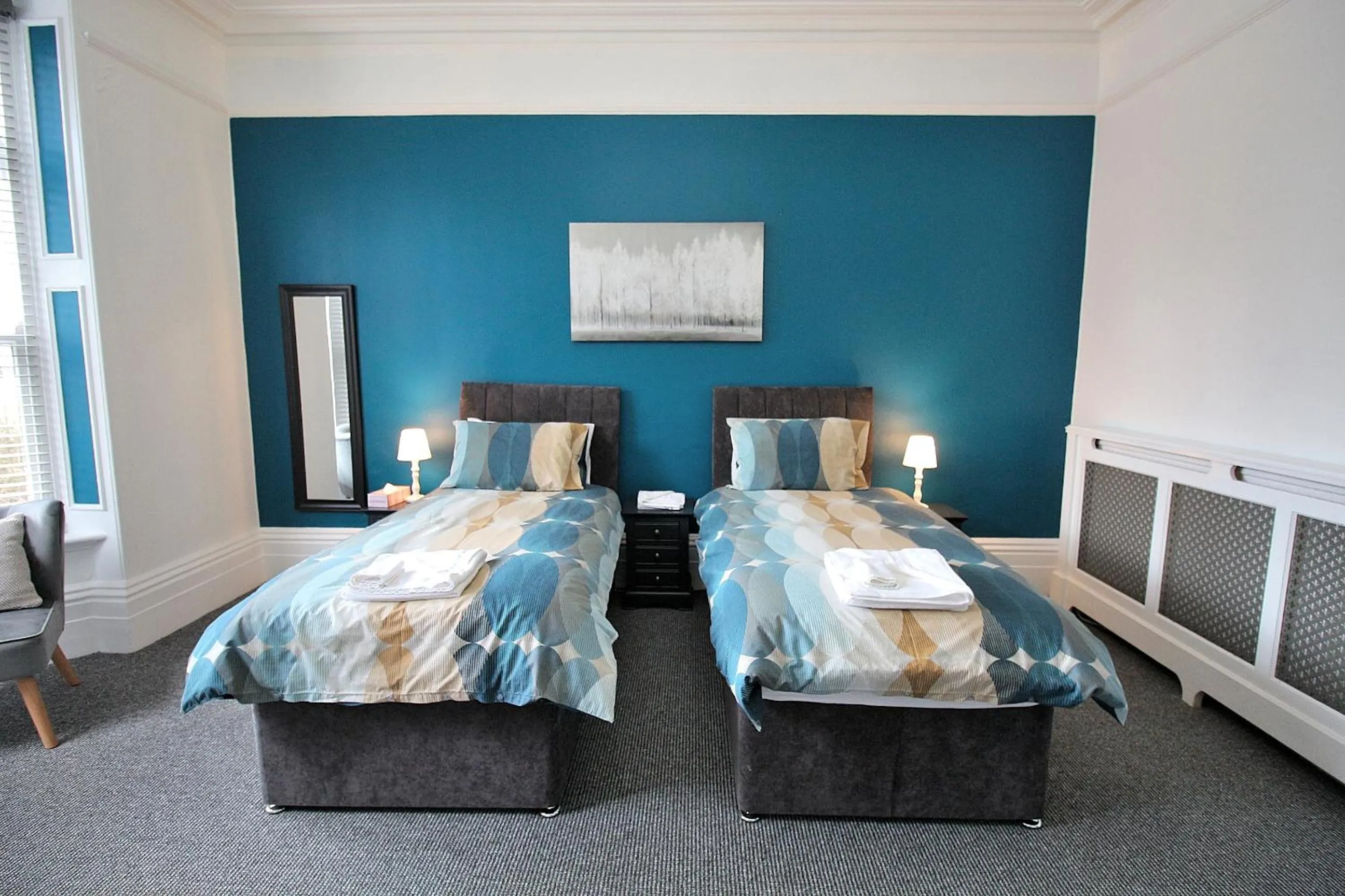 Photo of the whole room, Bed in Hamilton