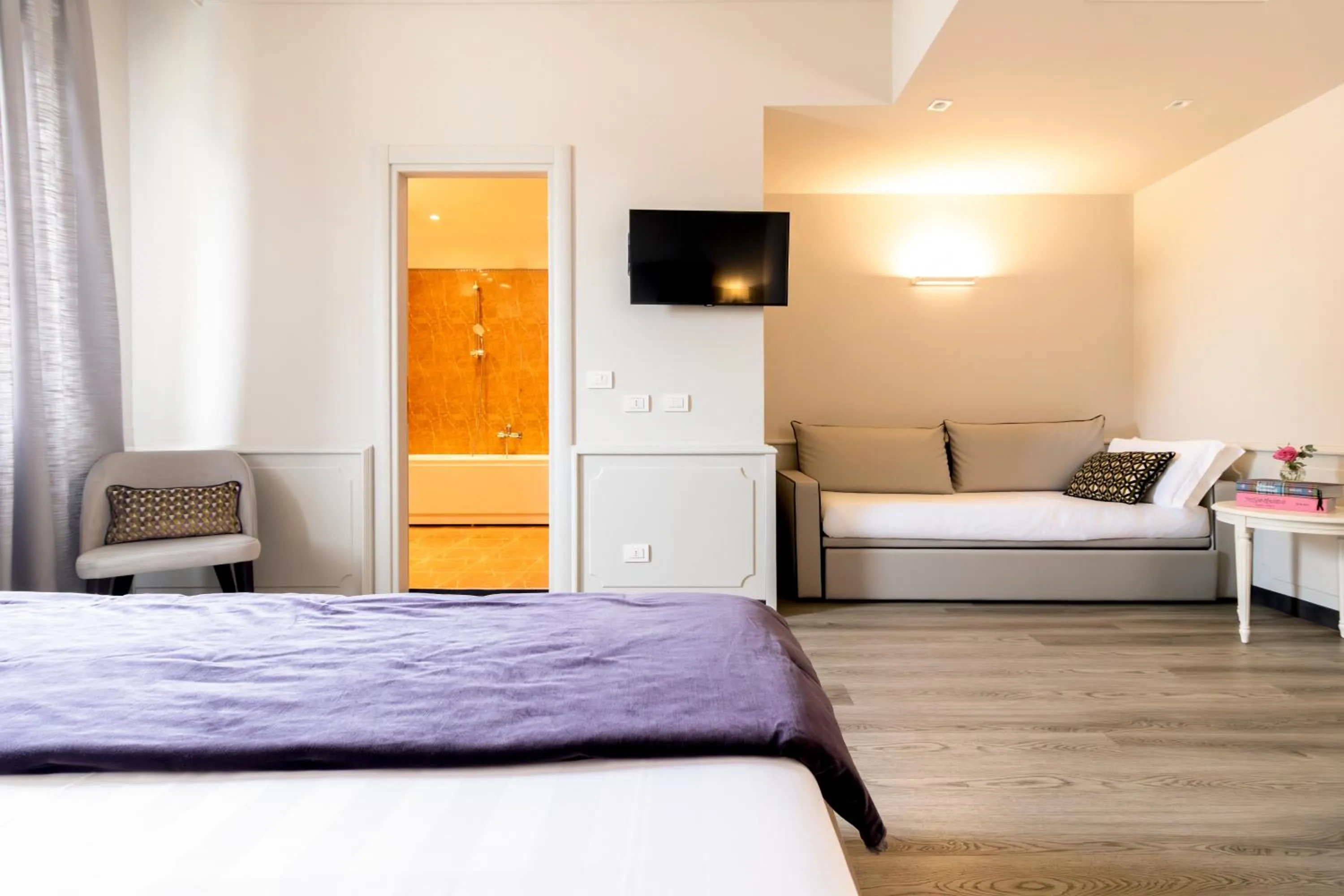 Photo of the whole room, Bed in Parco dei Principi Boutique Hotel