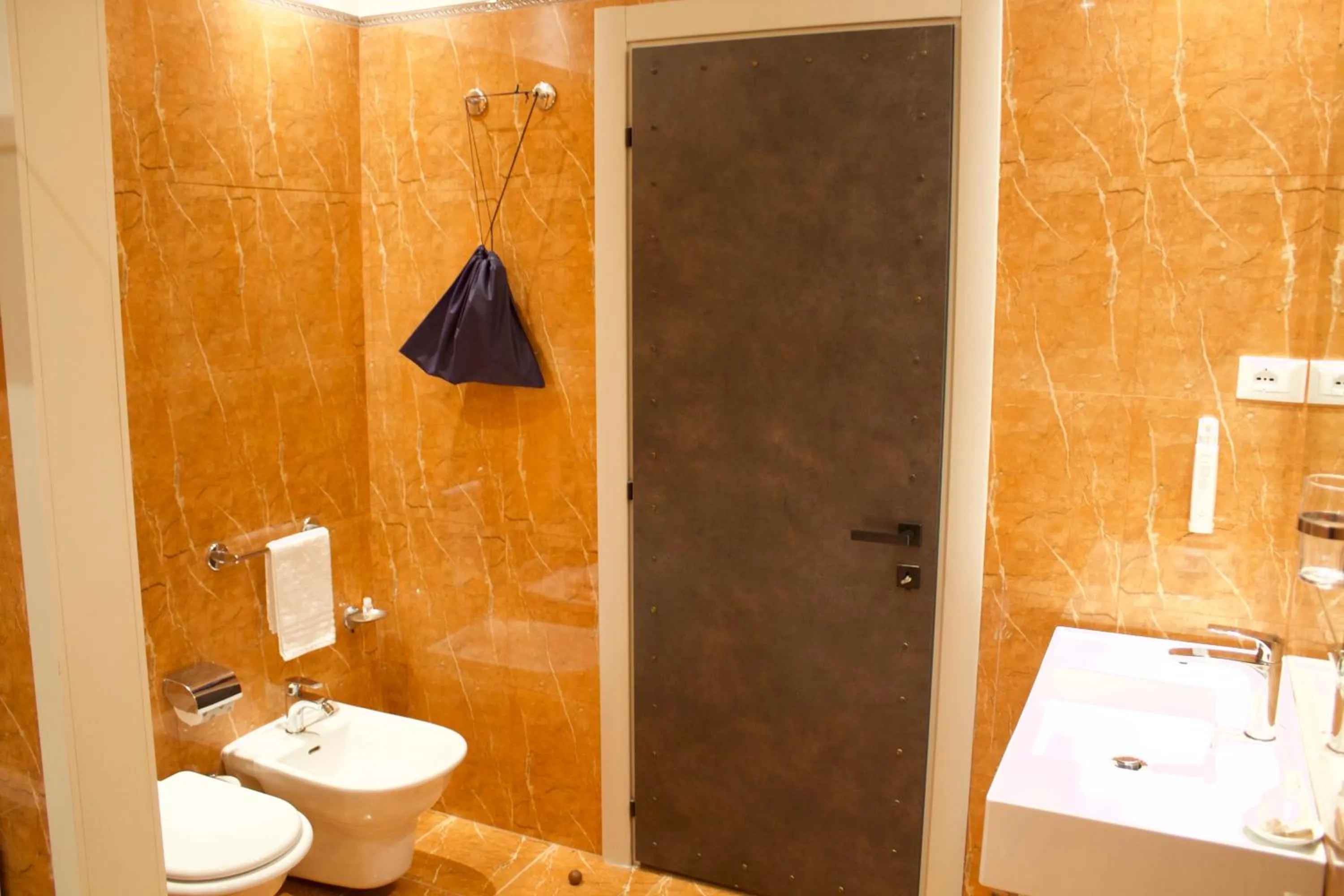 Toilet in Parco dei Principi Boutique Hotel