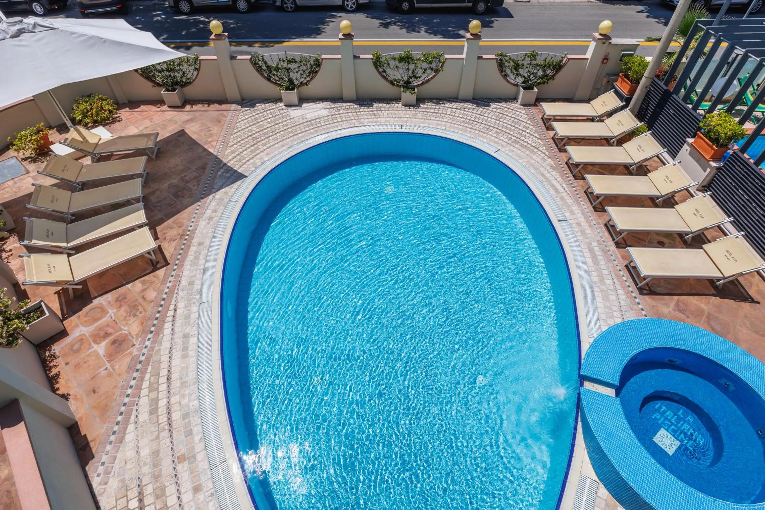 Swimming pool in Parco dei Principi Boutique Hotel
