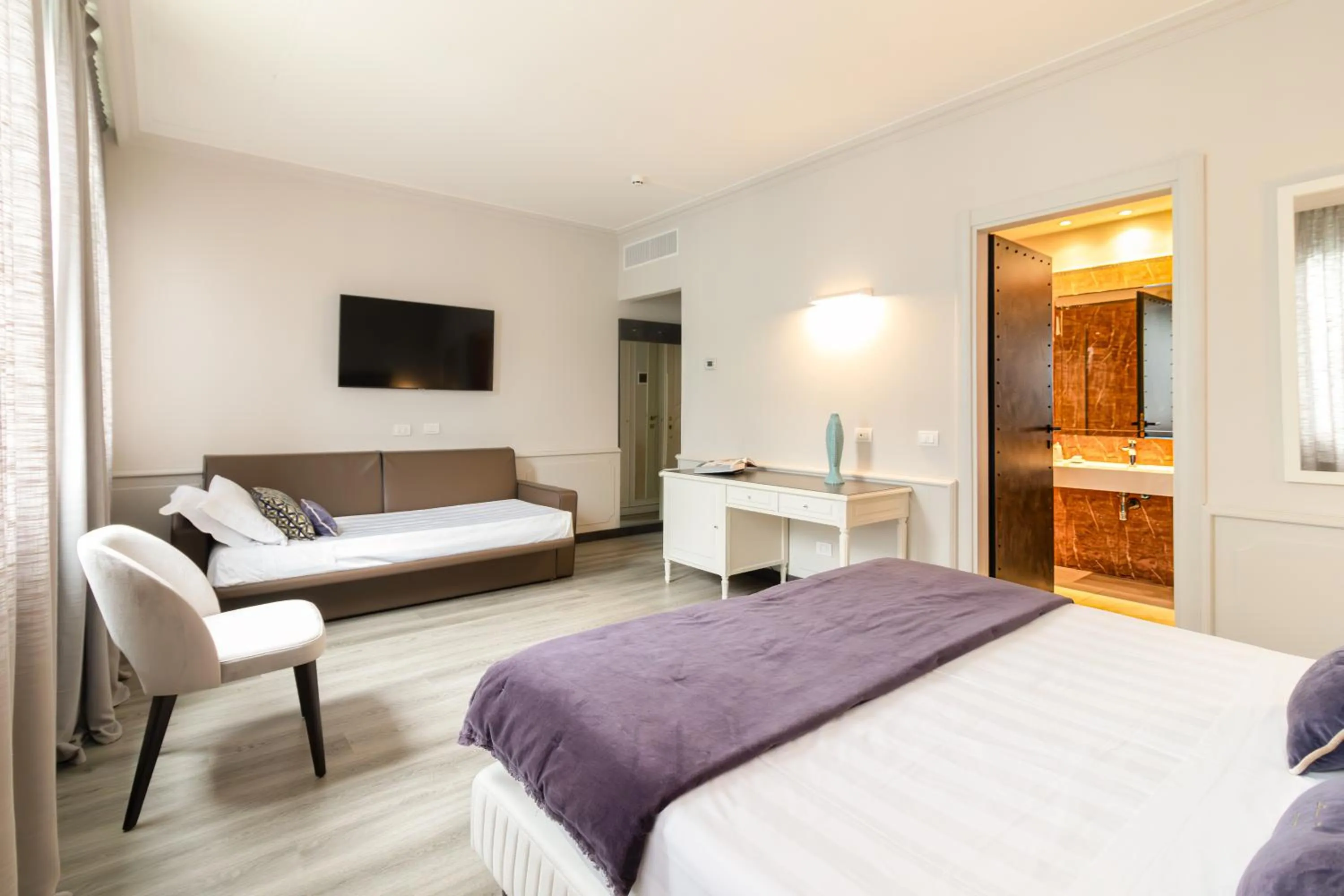 Photo of the whole room, Bed in Parco dei Principi Boutique Hotel