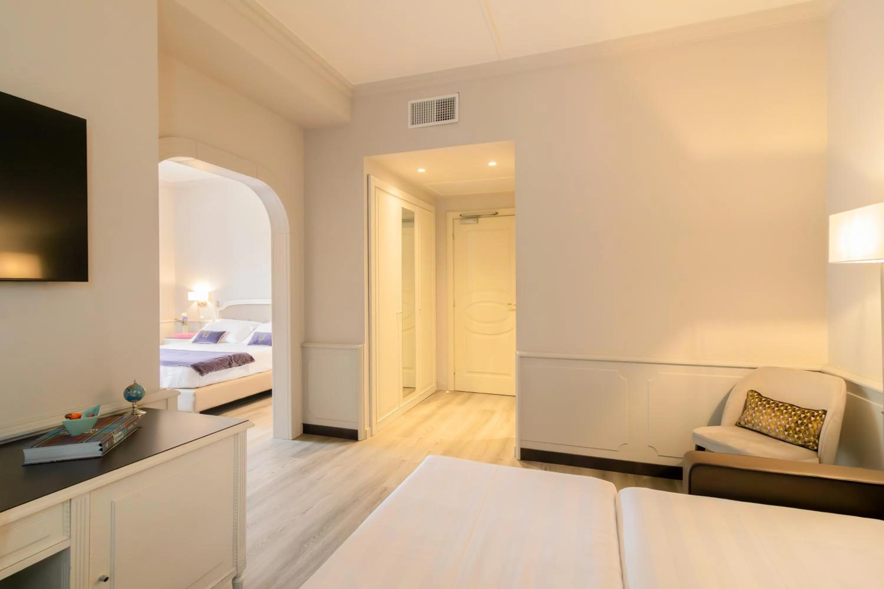 View (from property/room), Bed in Parco dei Principi Boutique Hotel