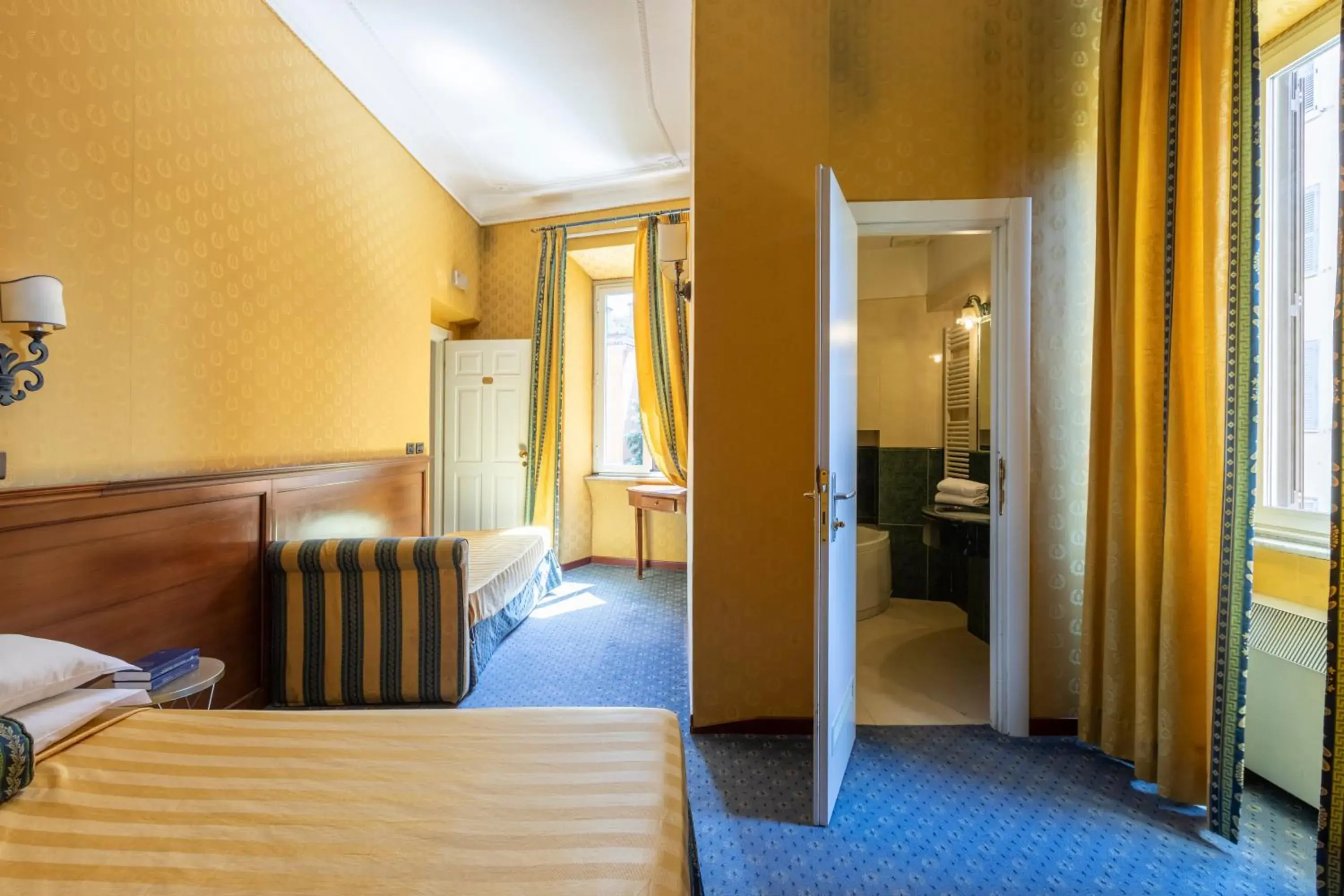 Classic Triple Room in Hotel Coppede' Classic Triple Room in Hotel Coppede'