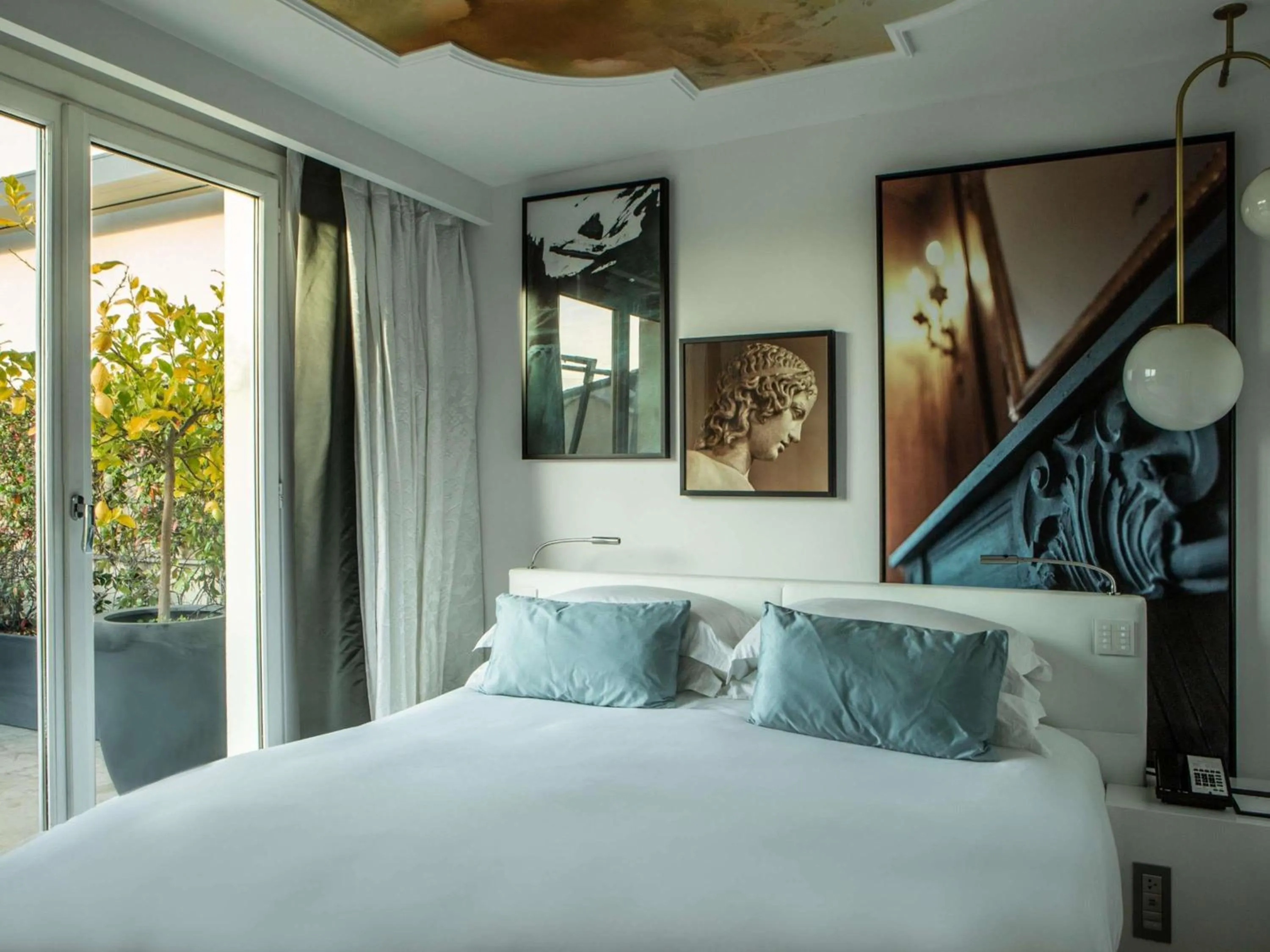 Bedroom, Bed in Sofitel Roma Villa Borghese