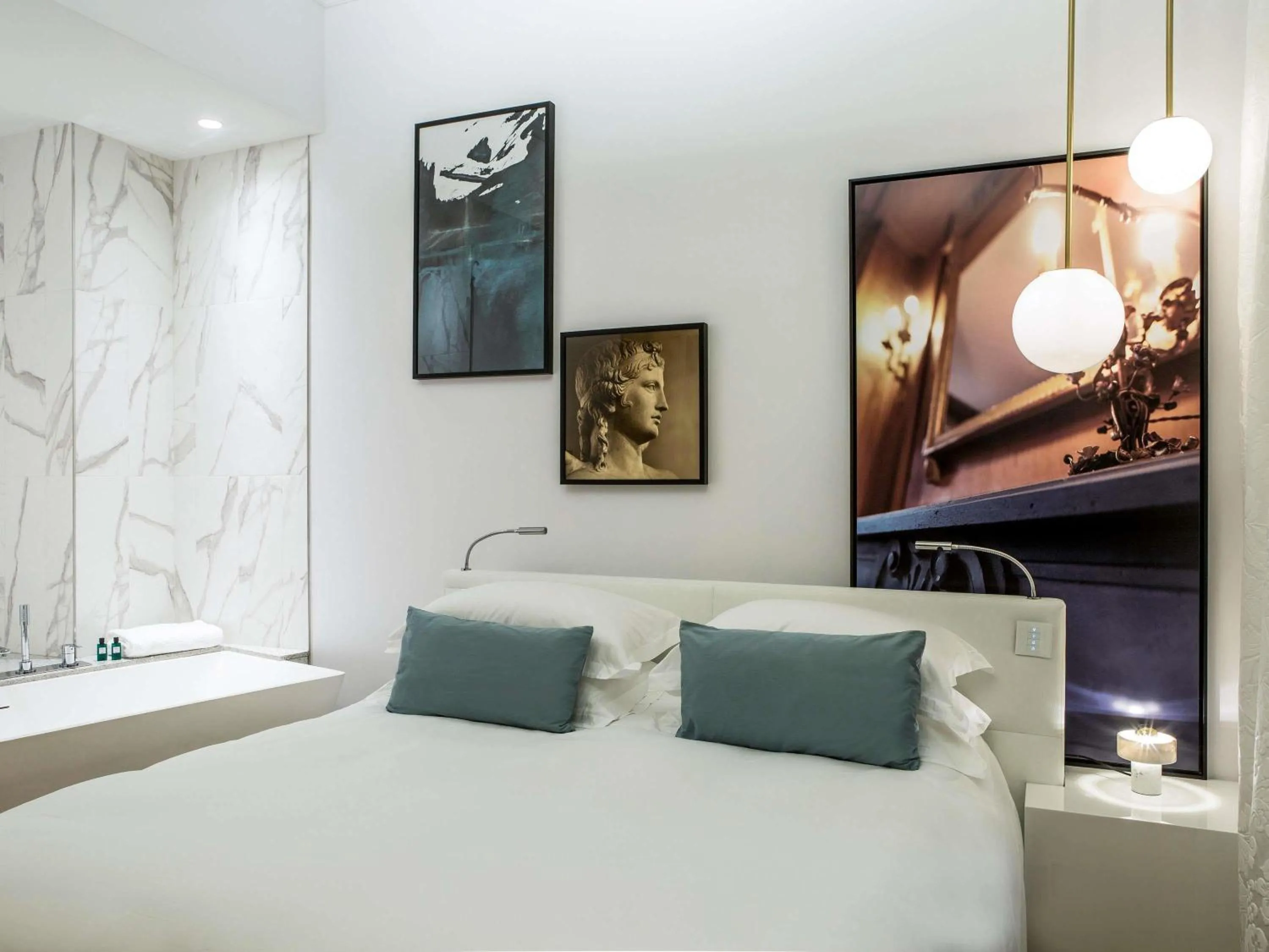 Bedroom, Bed in Sofitel Roma Villa Borghese