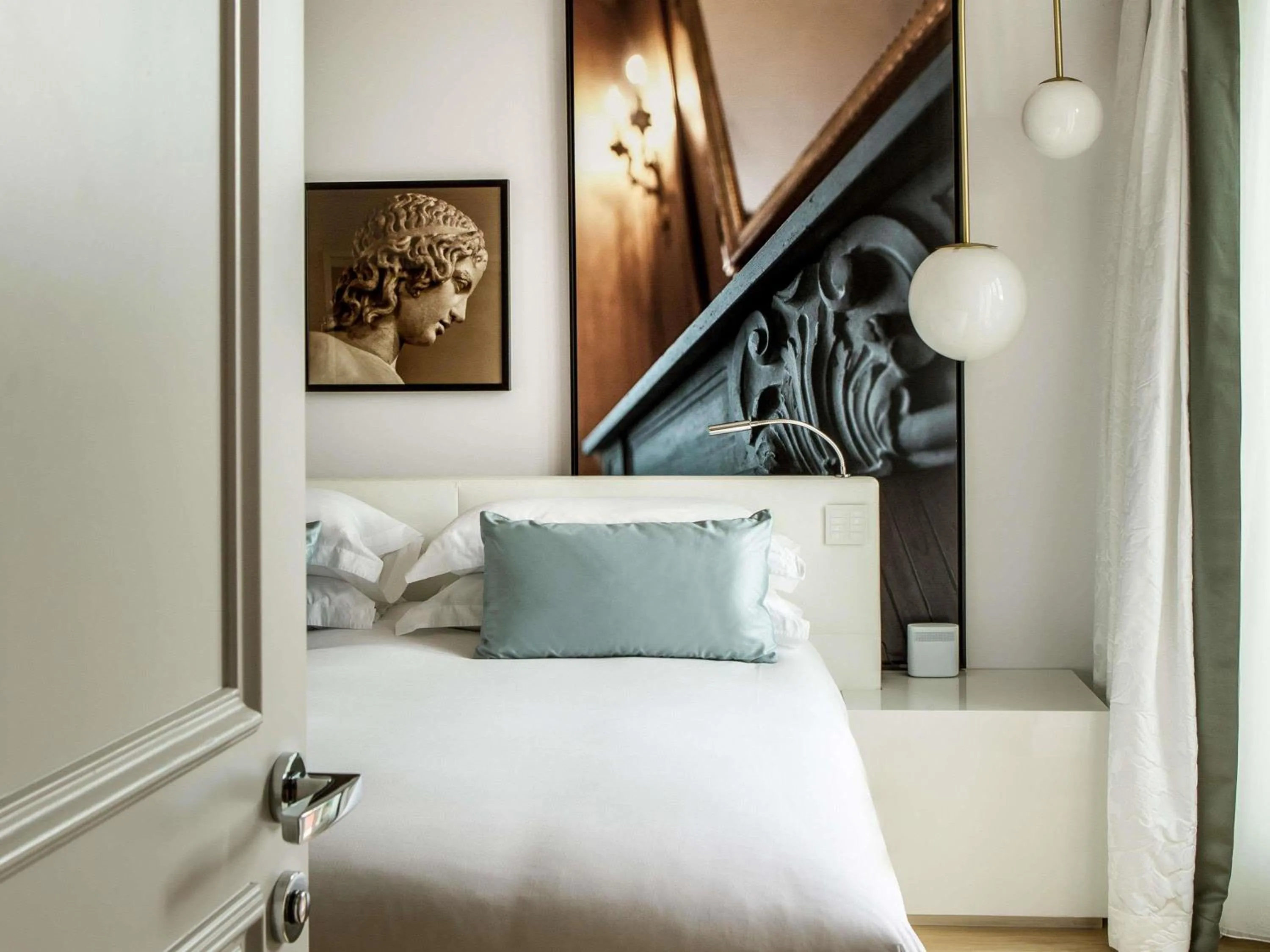 Bedroom, Bed in Sofitel Roma Villa Borghese