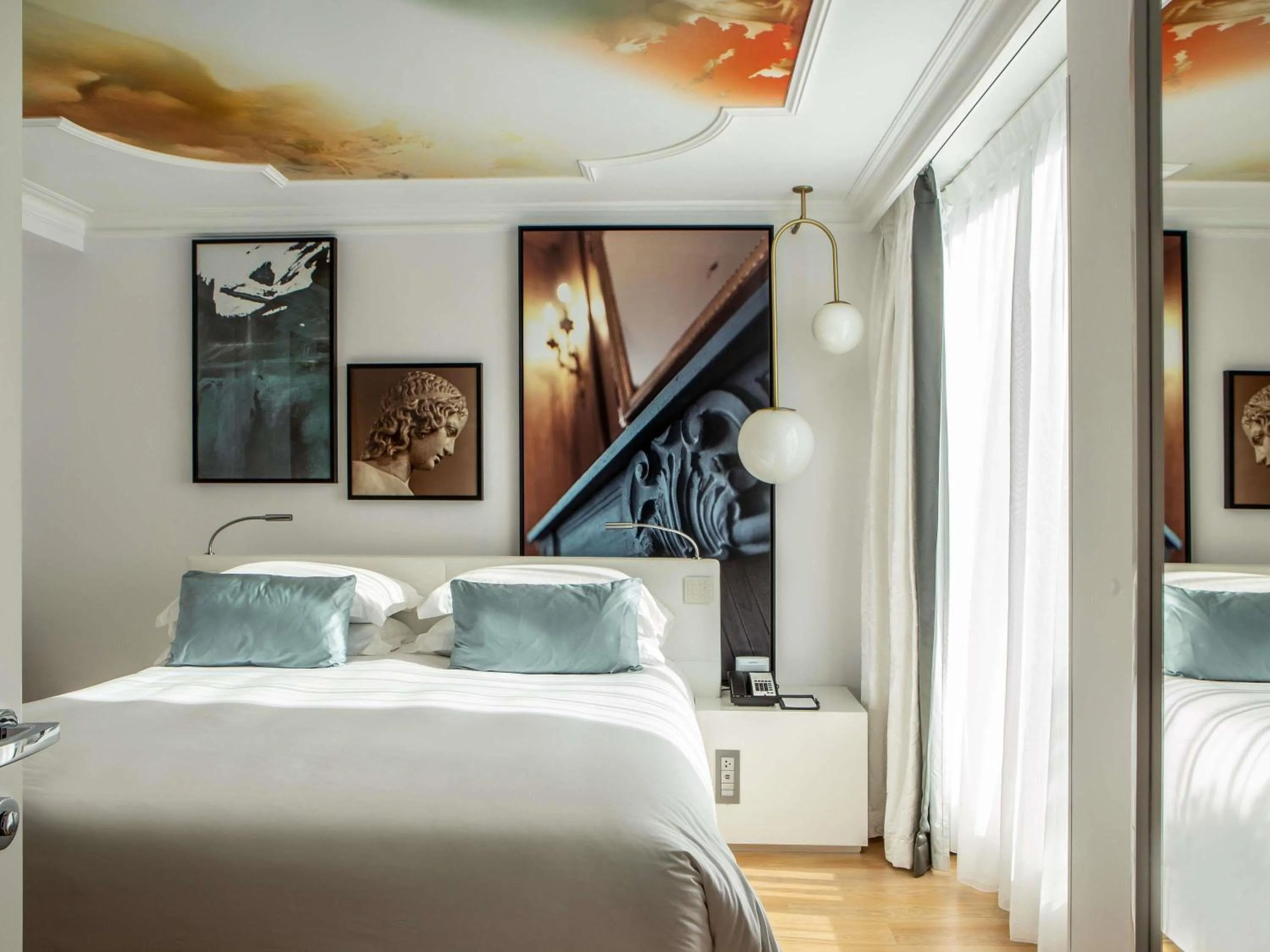 Photo of the whole room, Bed in Sofitel Roma Villa Borghese