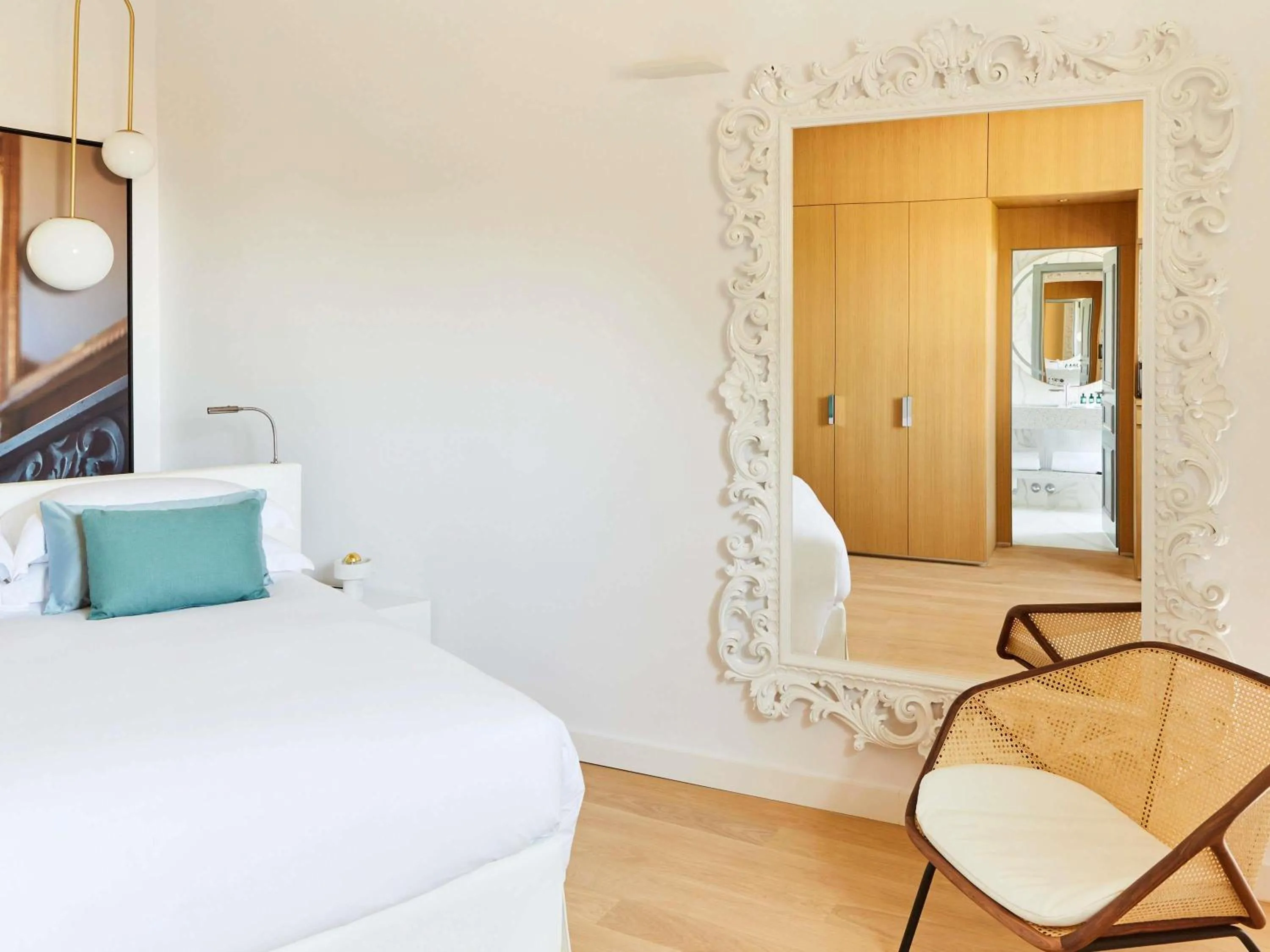 Bedroom, Bed in Sofitel Roma Villa Borghese