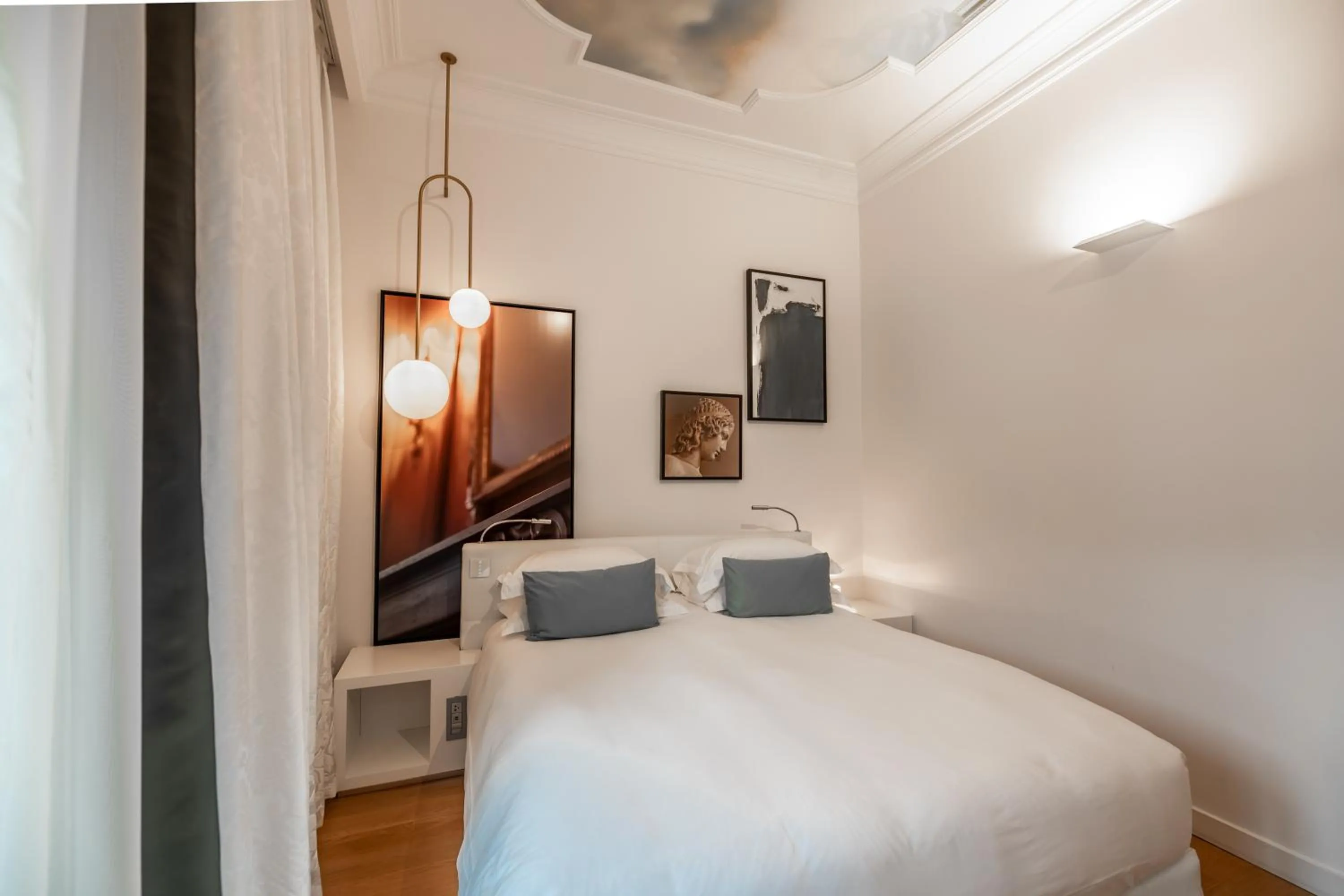 Bedroom, Bed in Sofitel Roma Villa Borghese