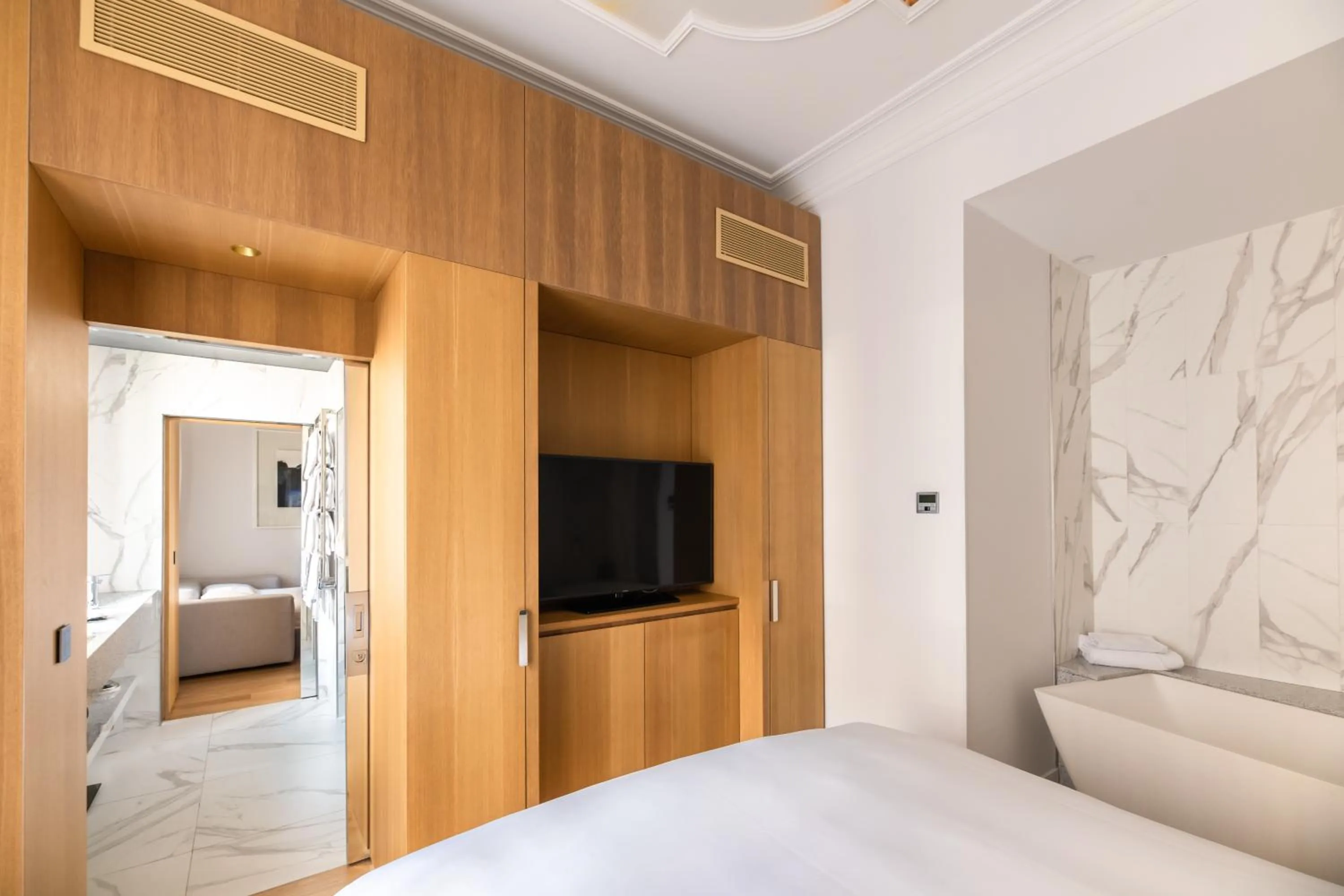 Bedroom, Bed in Sofitel Roma Villa Borghese