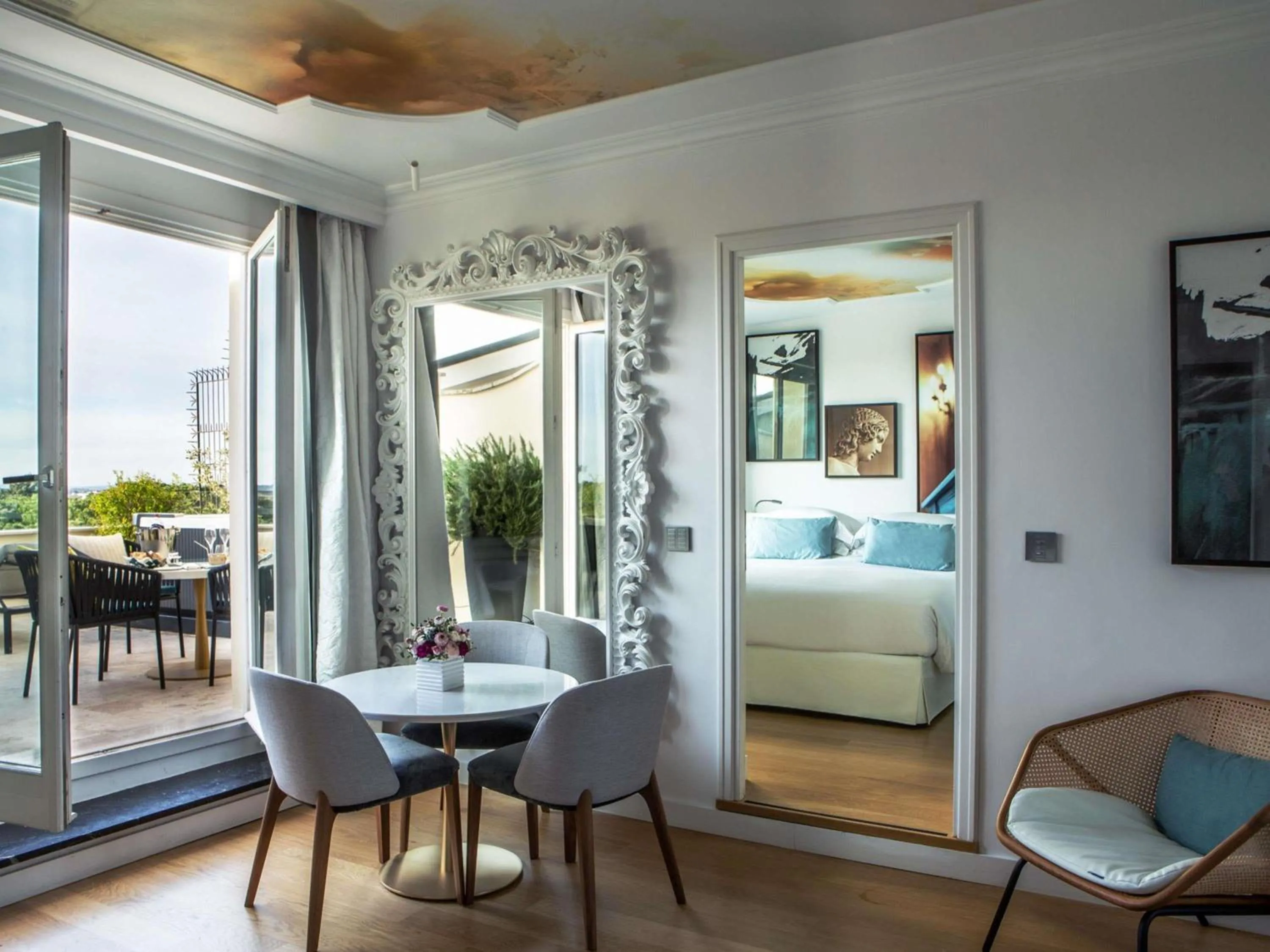 Bedroom, Bed in Sofitel Roma Villa Borghese