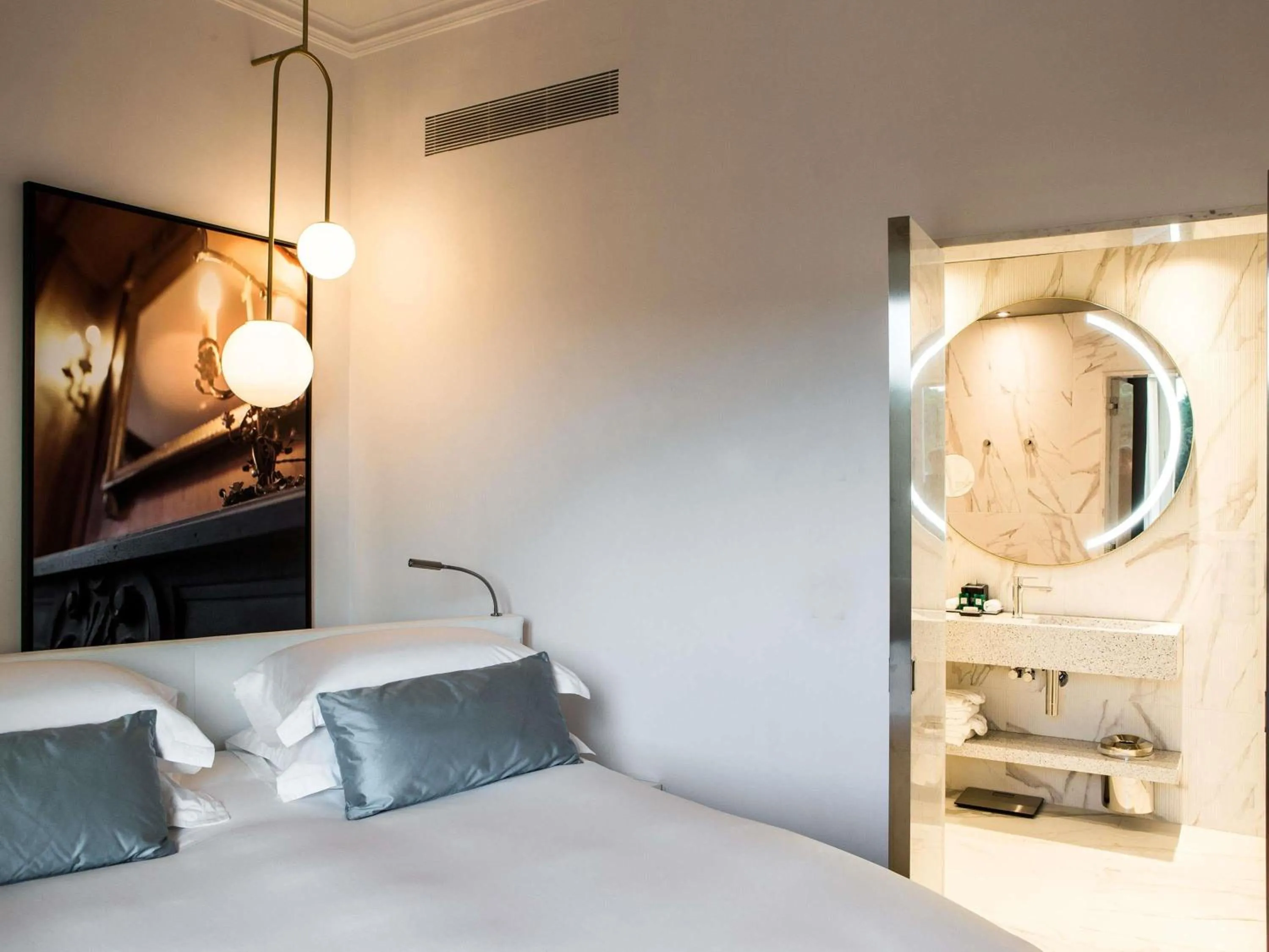 Bedroom, Bed in Sofitel Roma Villa Borghese