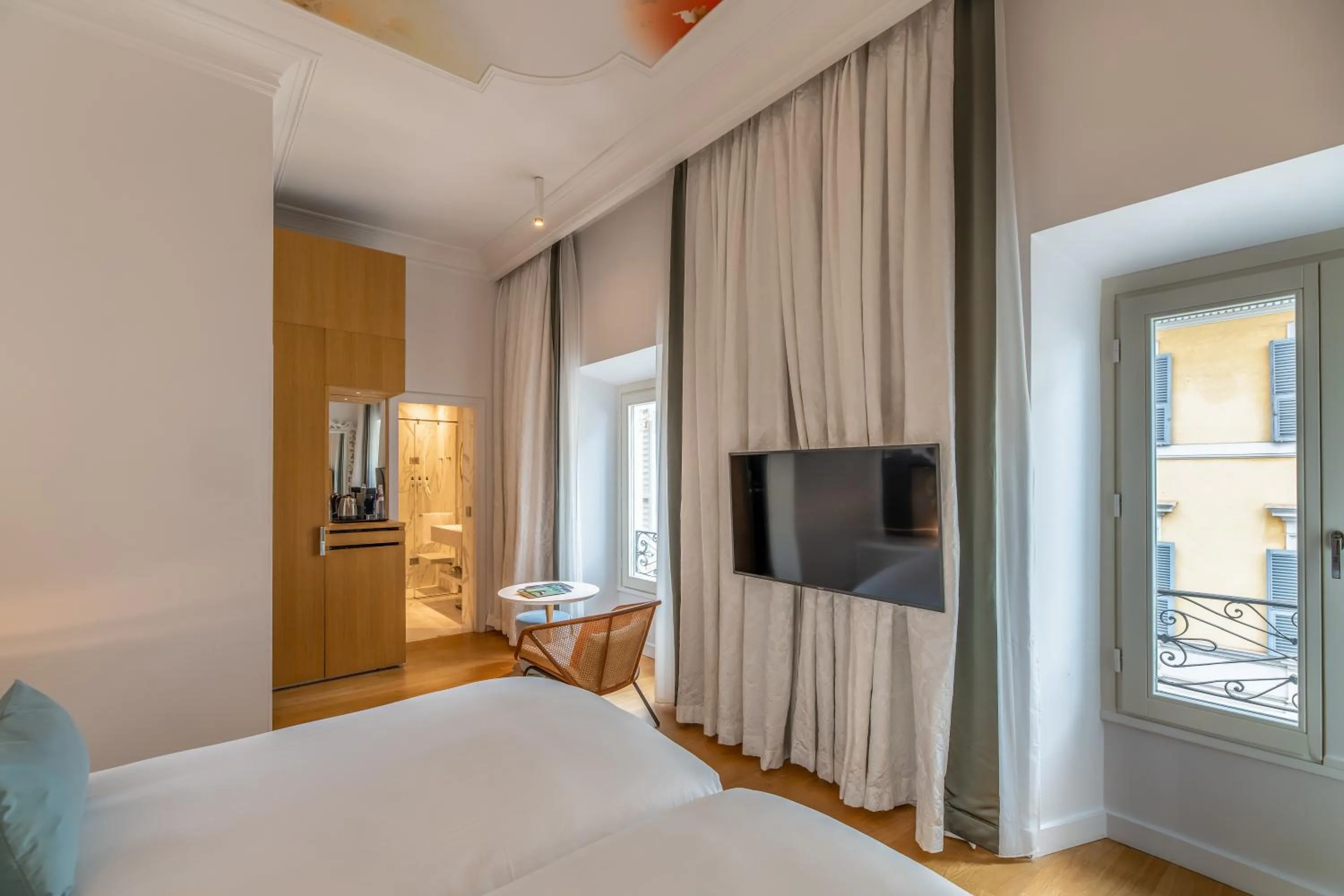 Bedroom, Bed in Sofitel Roma Villa Borghese