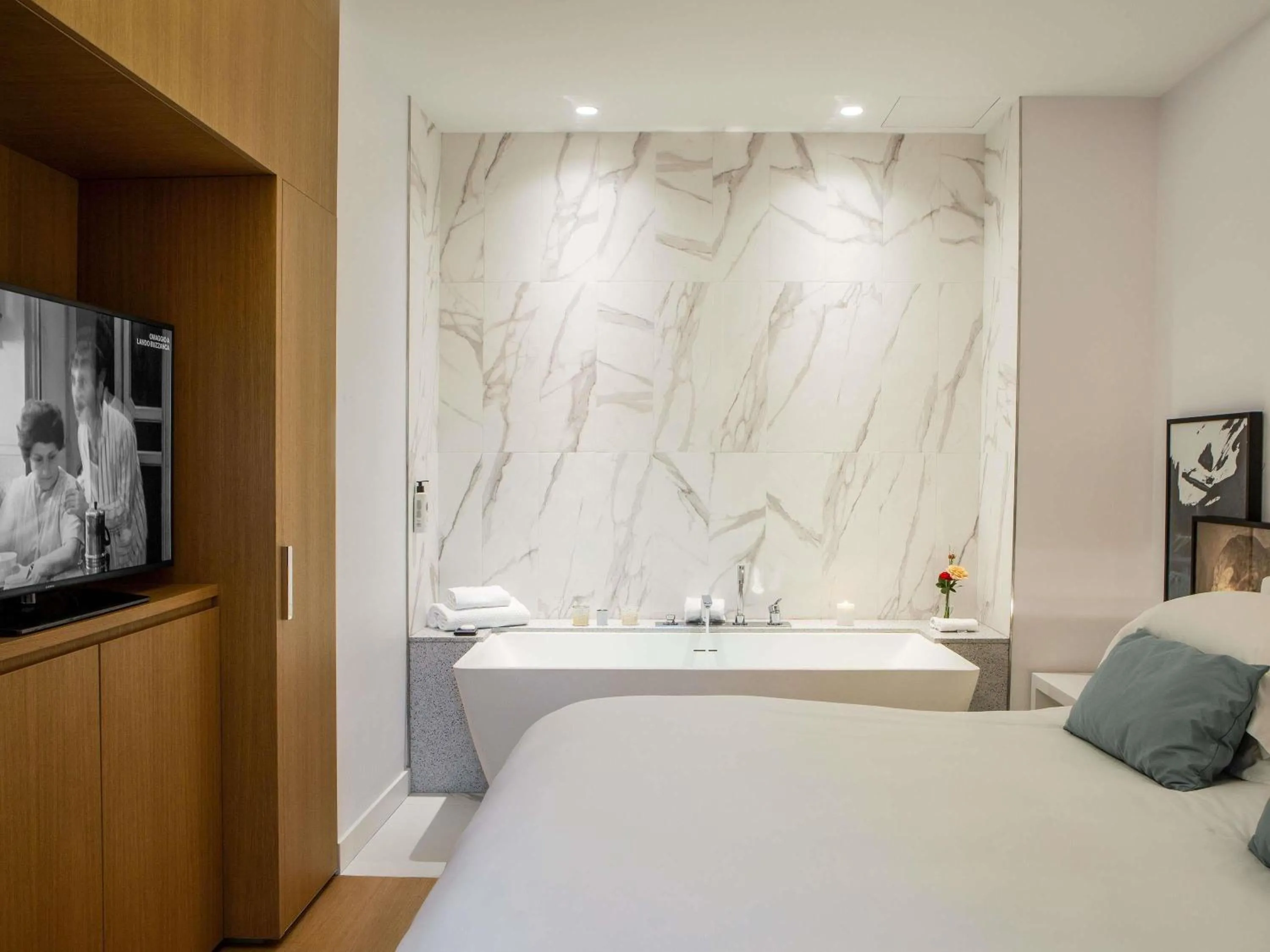 Bedroom, Bed in Sofitel Roma Villa Borghese