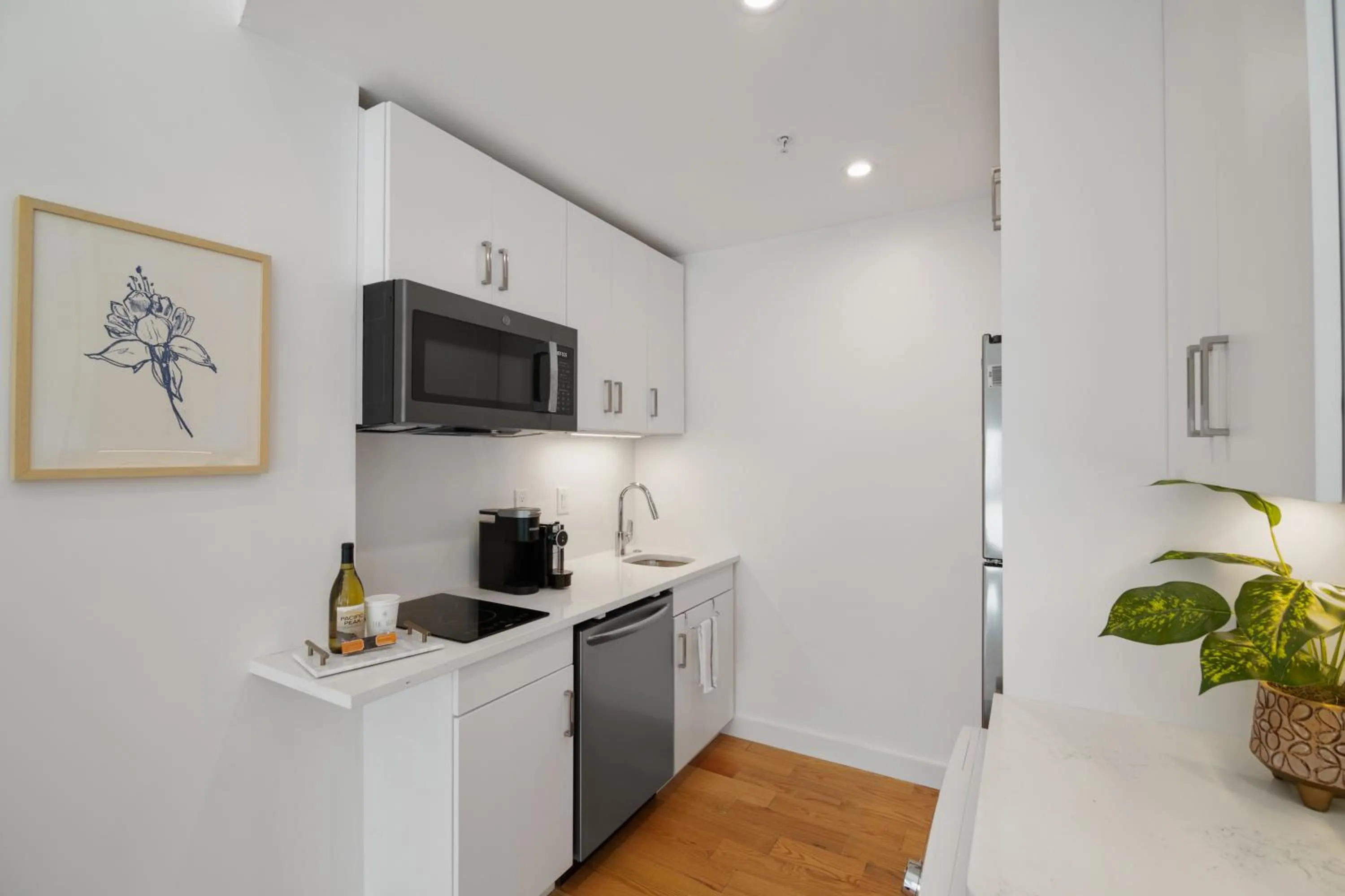 Coffee/tea facilities in The Iris