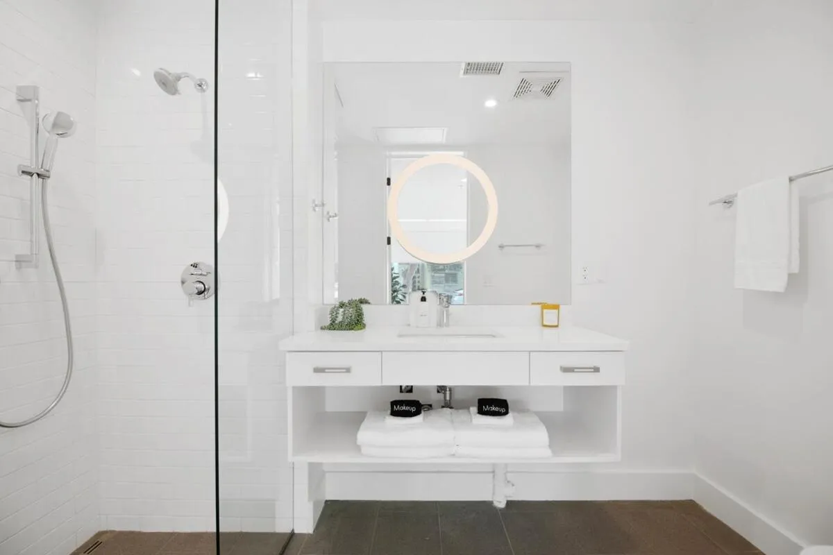 Bathroom in The Iris