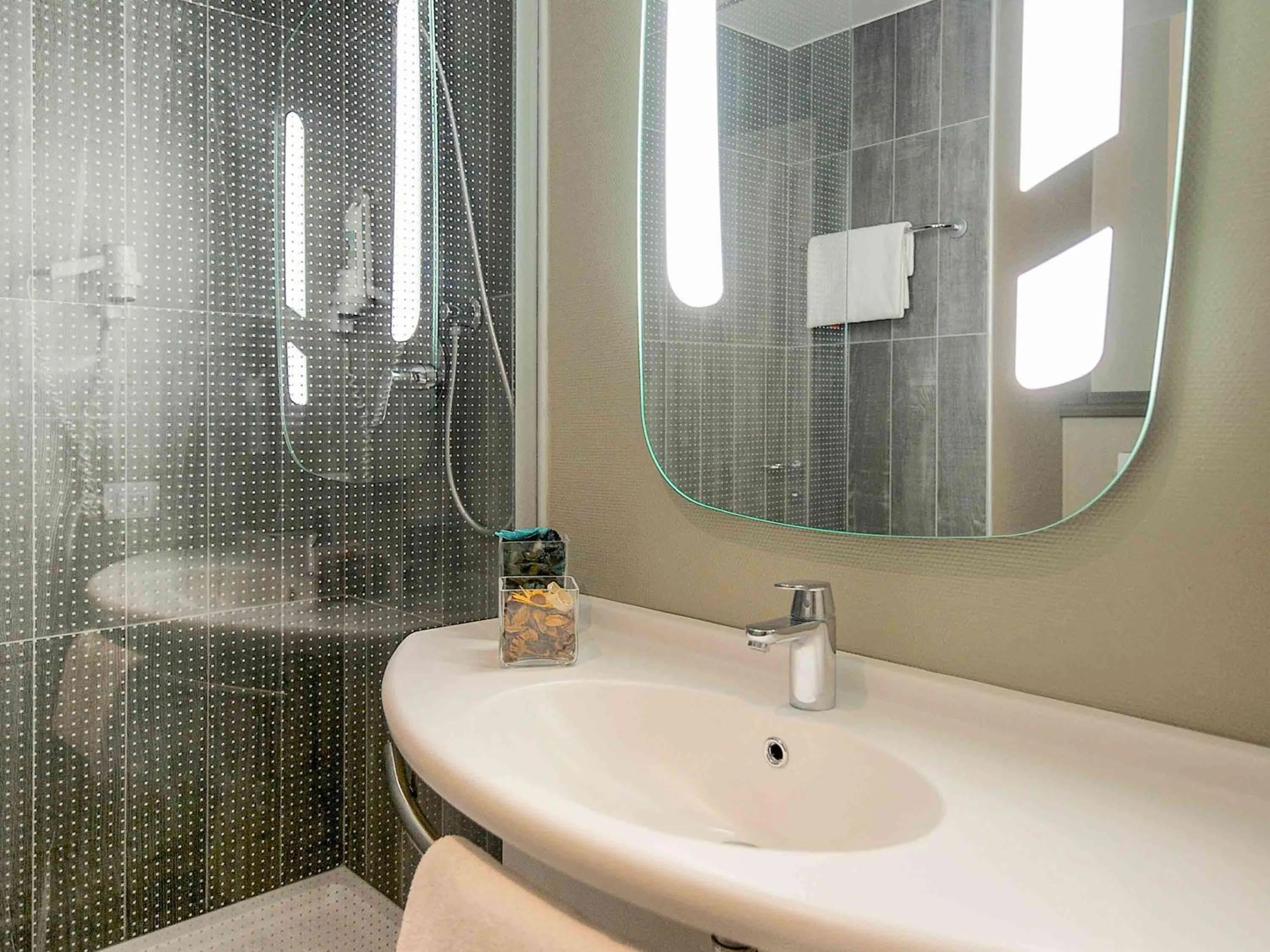 Photo of the whole room in Ibis Milano Centro