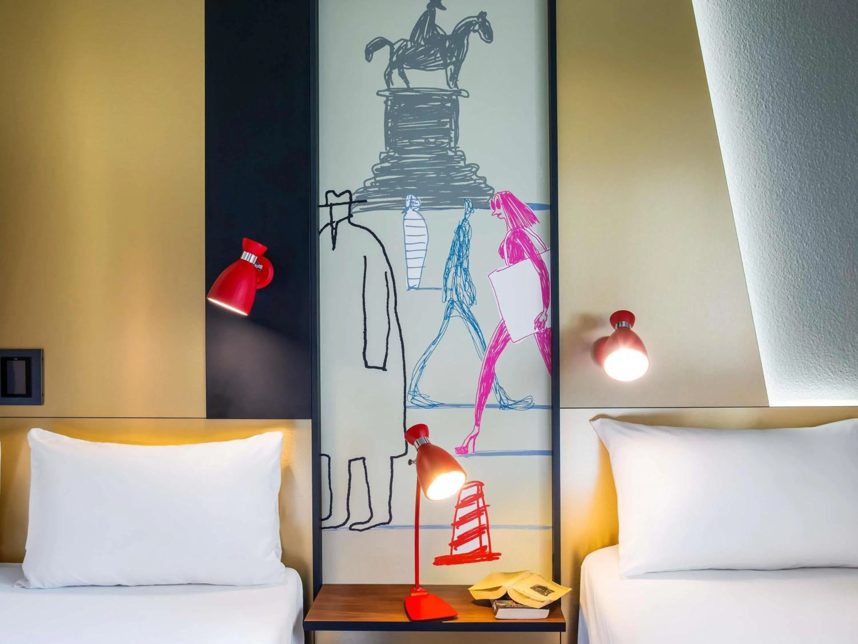 Bedroom in Ibis Milano Centro