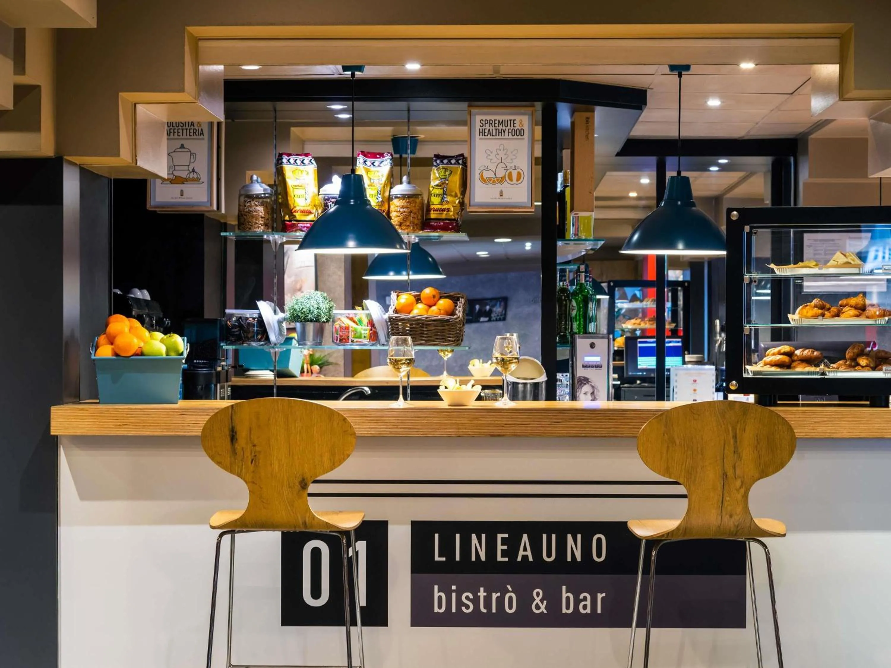 Lounge or bar in Ibis Milano Centro