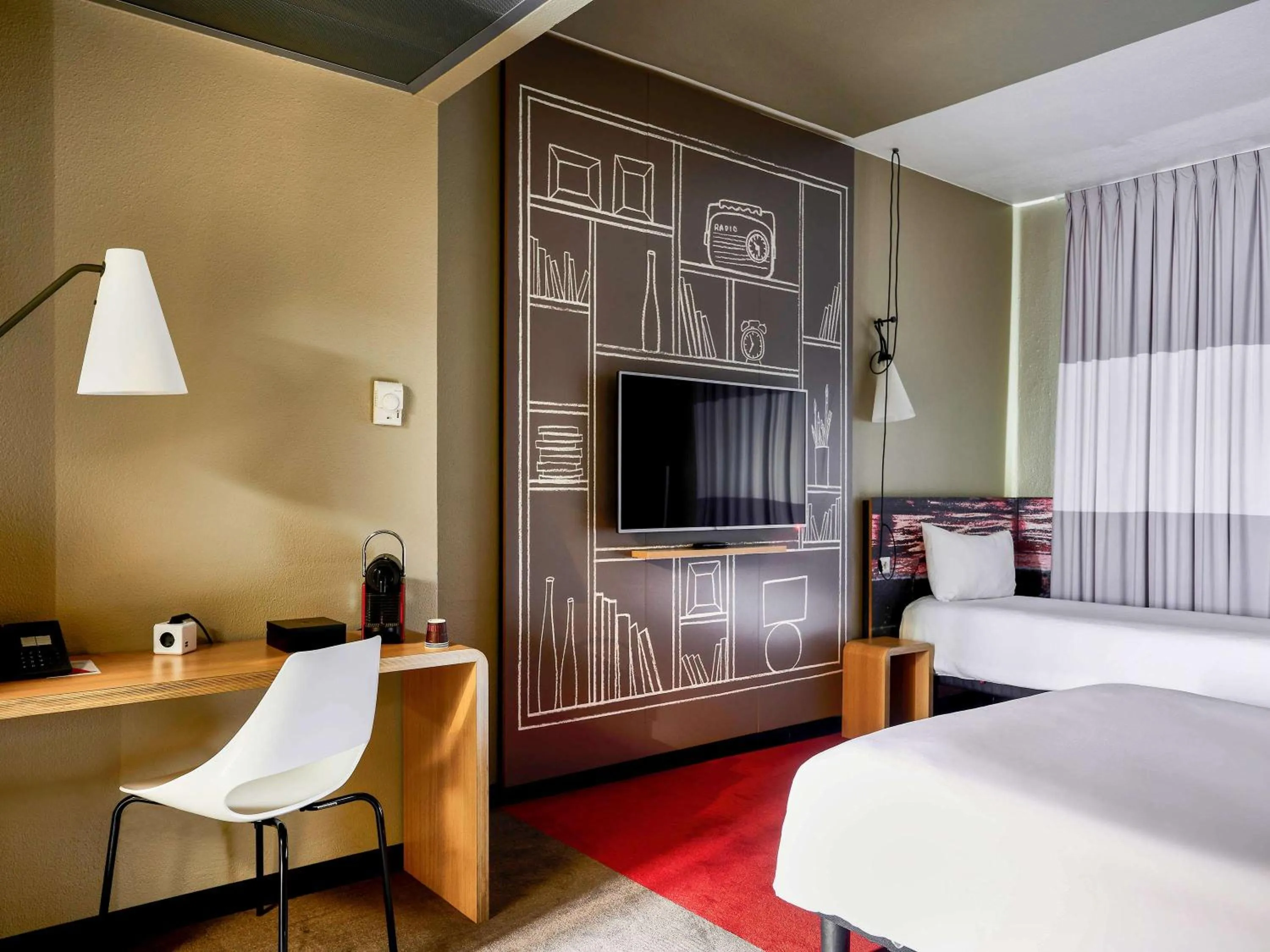 Photo of the whole room, Bed in Ibis Milano Centro