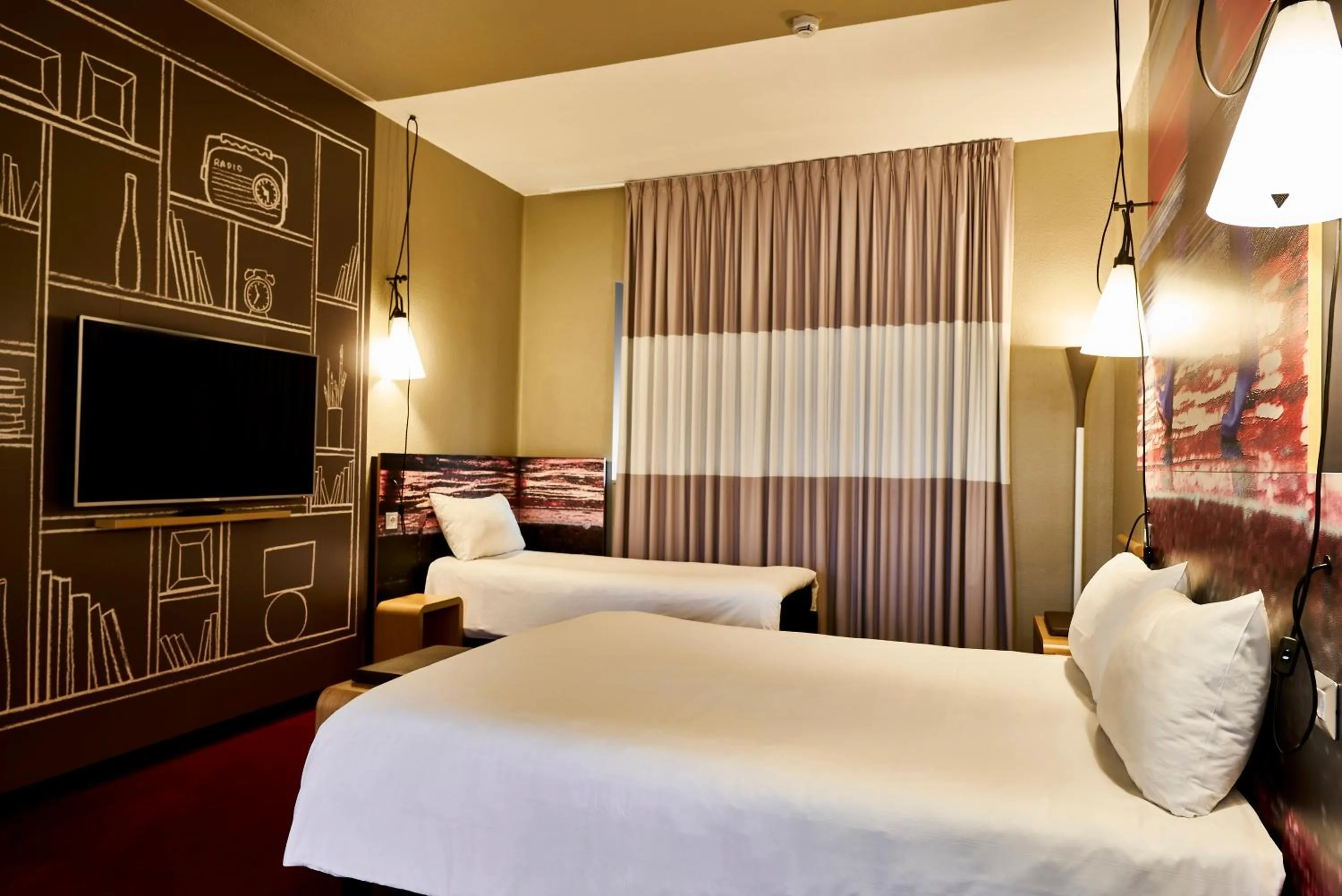 TV and multimedia, Bed in Ibis Milano Centro