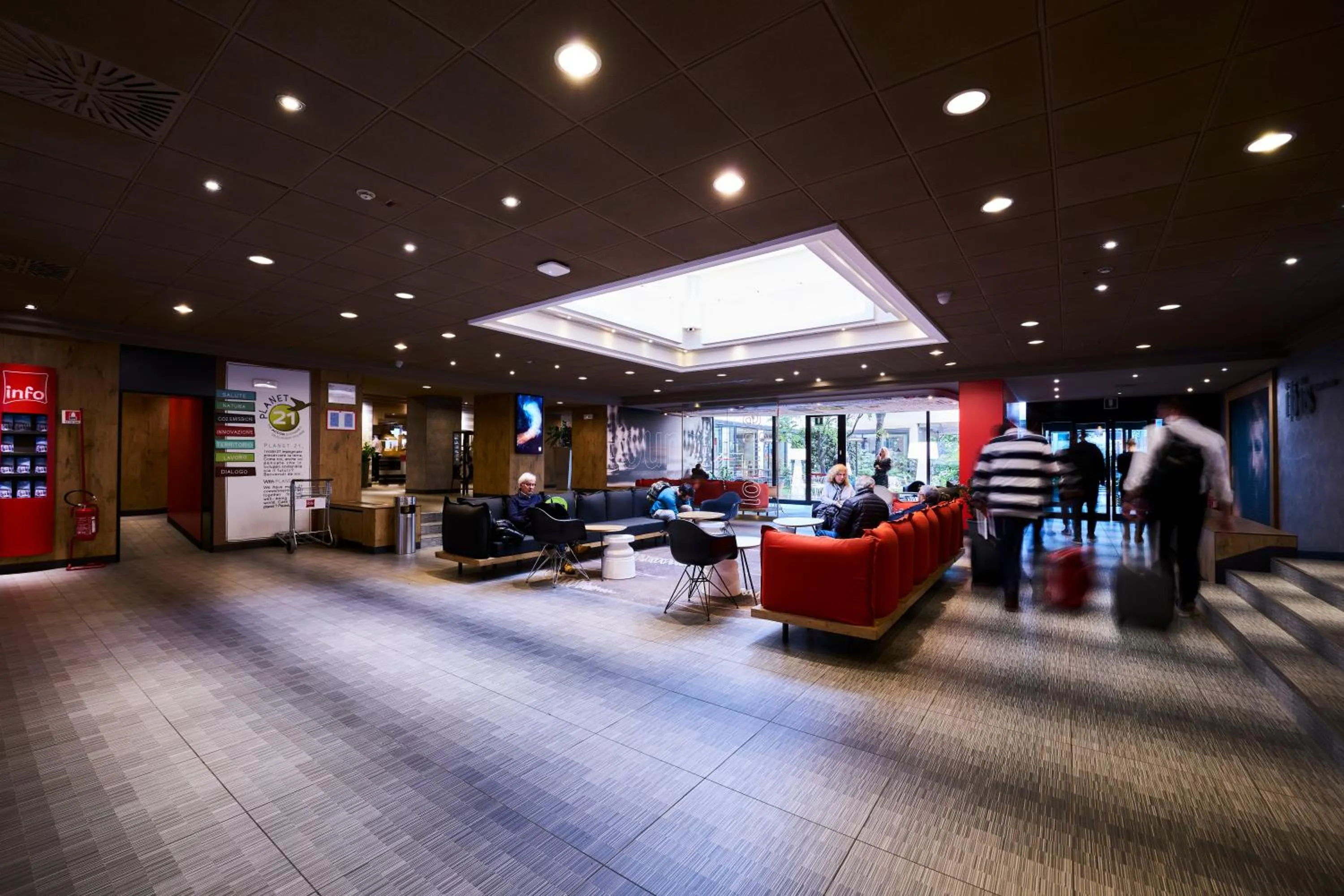 Facade/entrance in Ibis Milano Centro