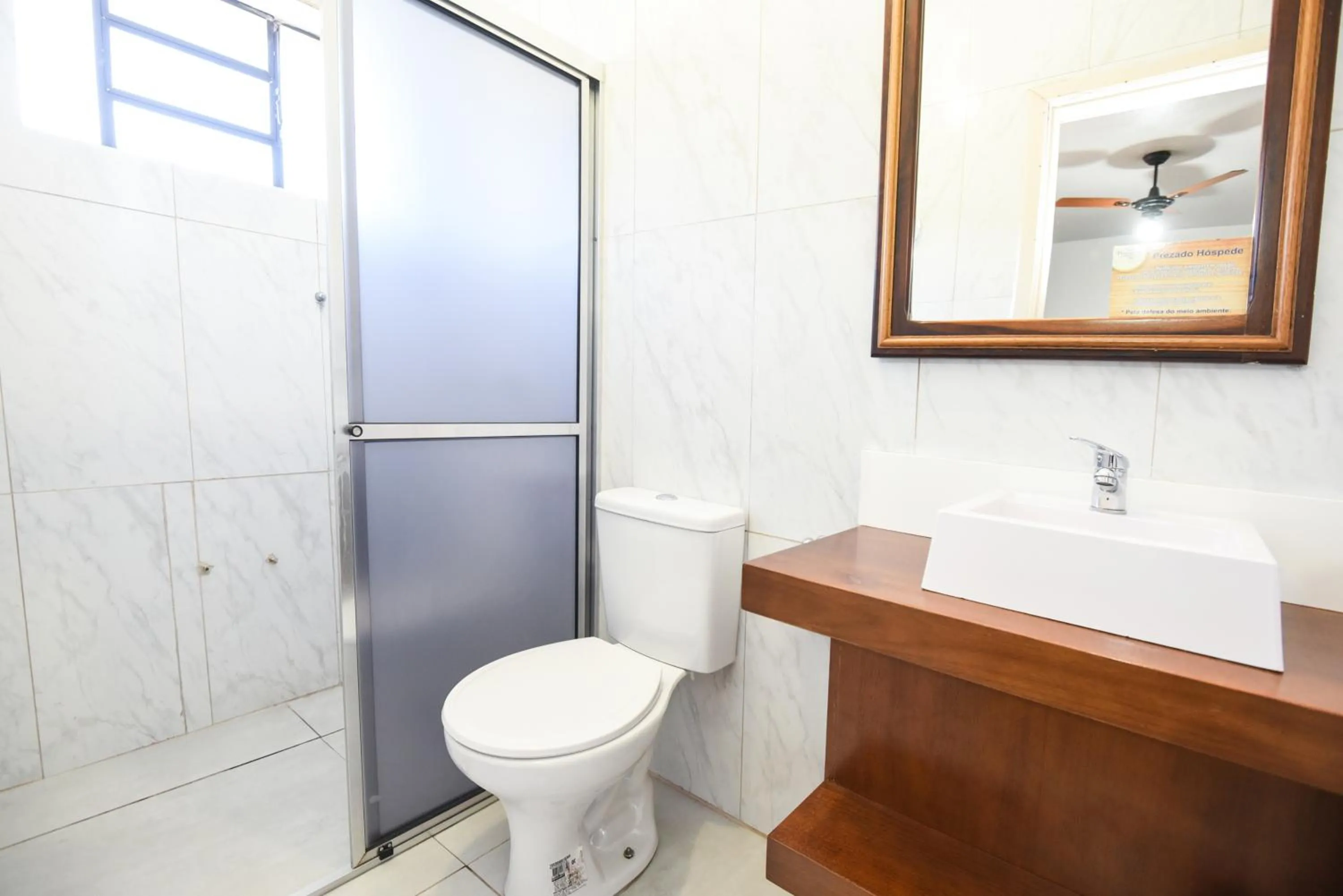 Bathroom in Hotel Pequenino