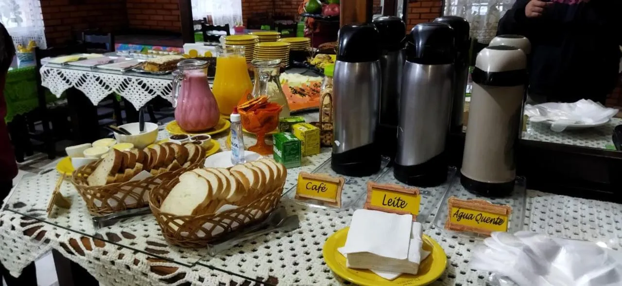 Breakfast in Hotel Pequenino