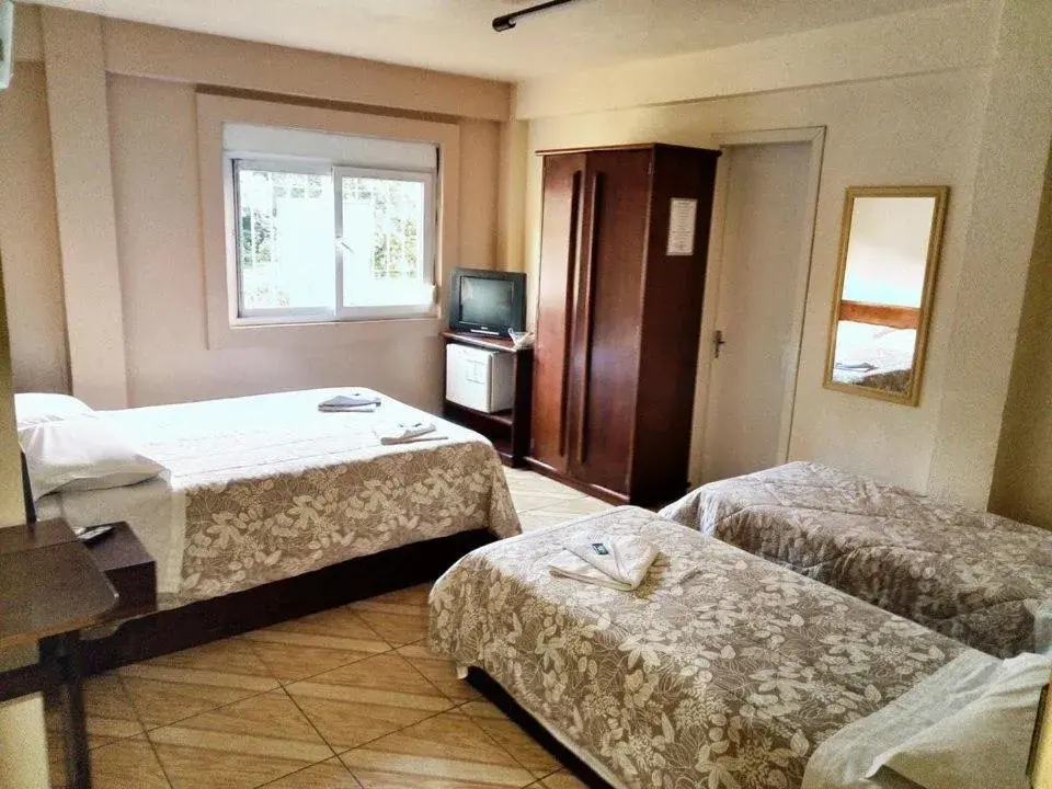 Quadruple Room in Hotel Pequenino Quadruple Room in Hotel Pequenino