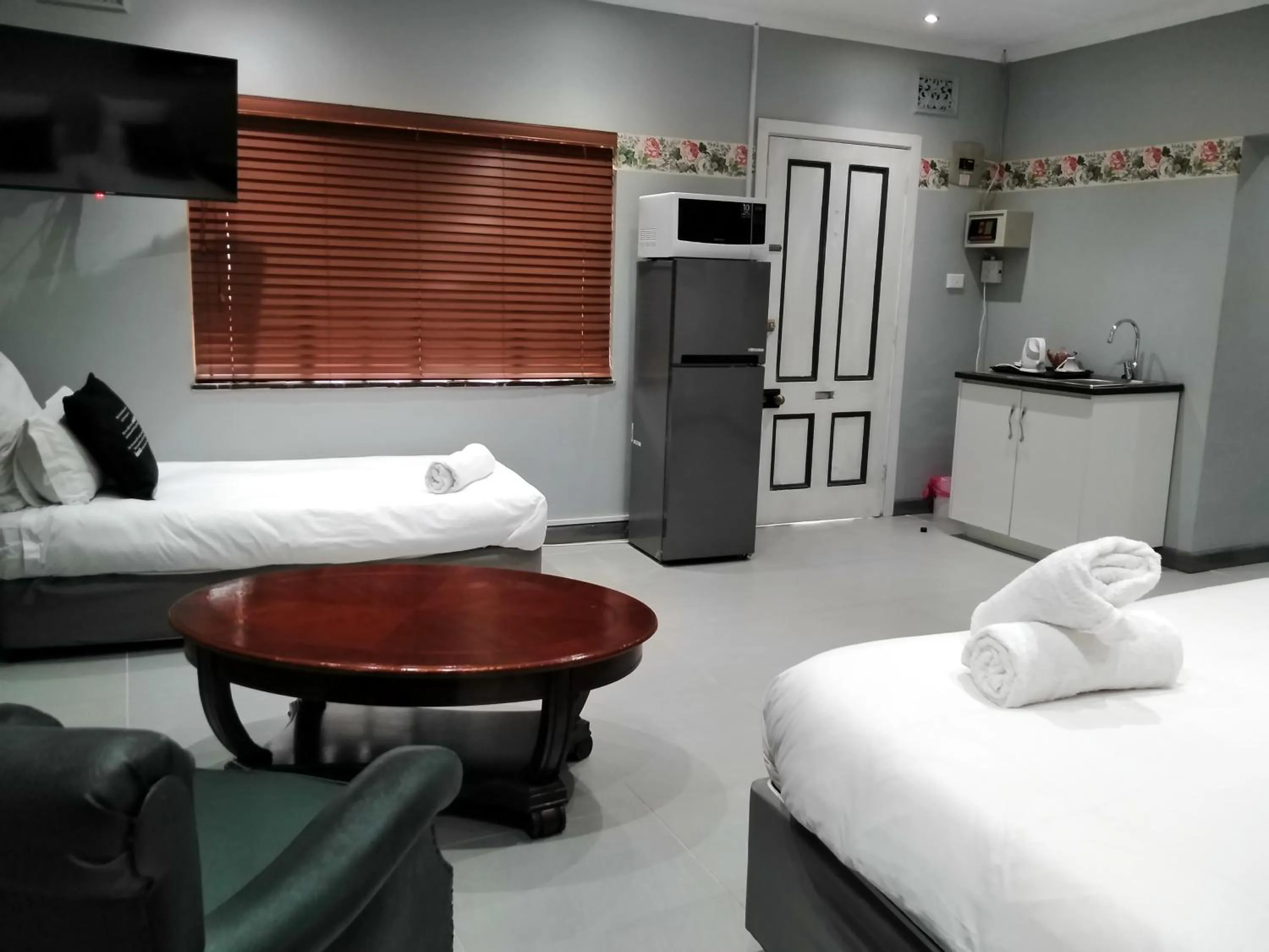 TV and multimedia, Bed in Heroes Garden Lodge