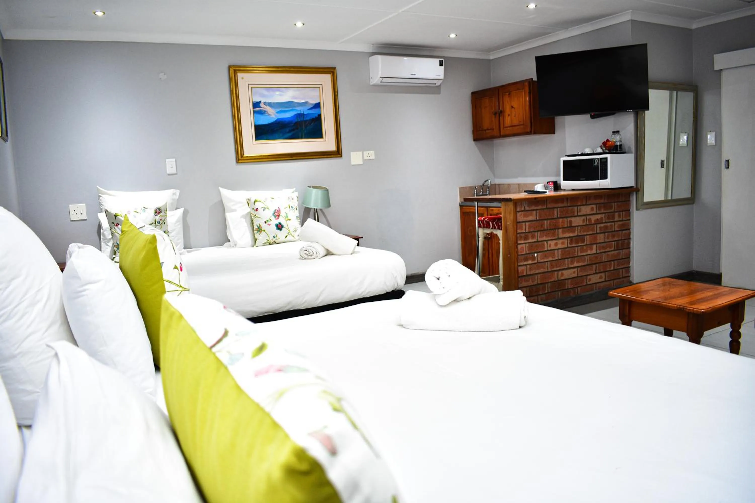 Bed in Heroes Garden Lodge