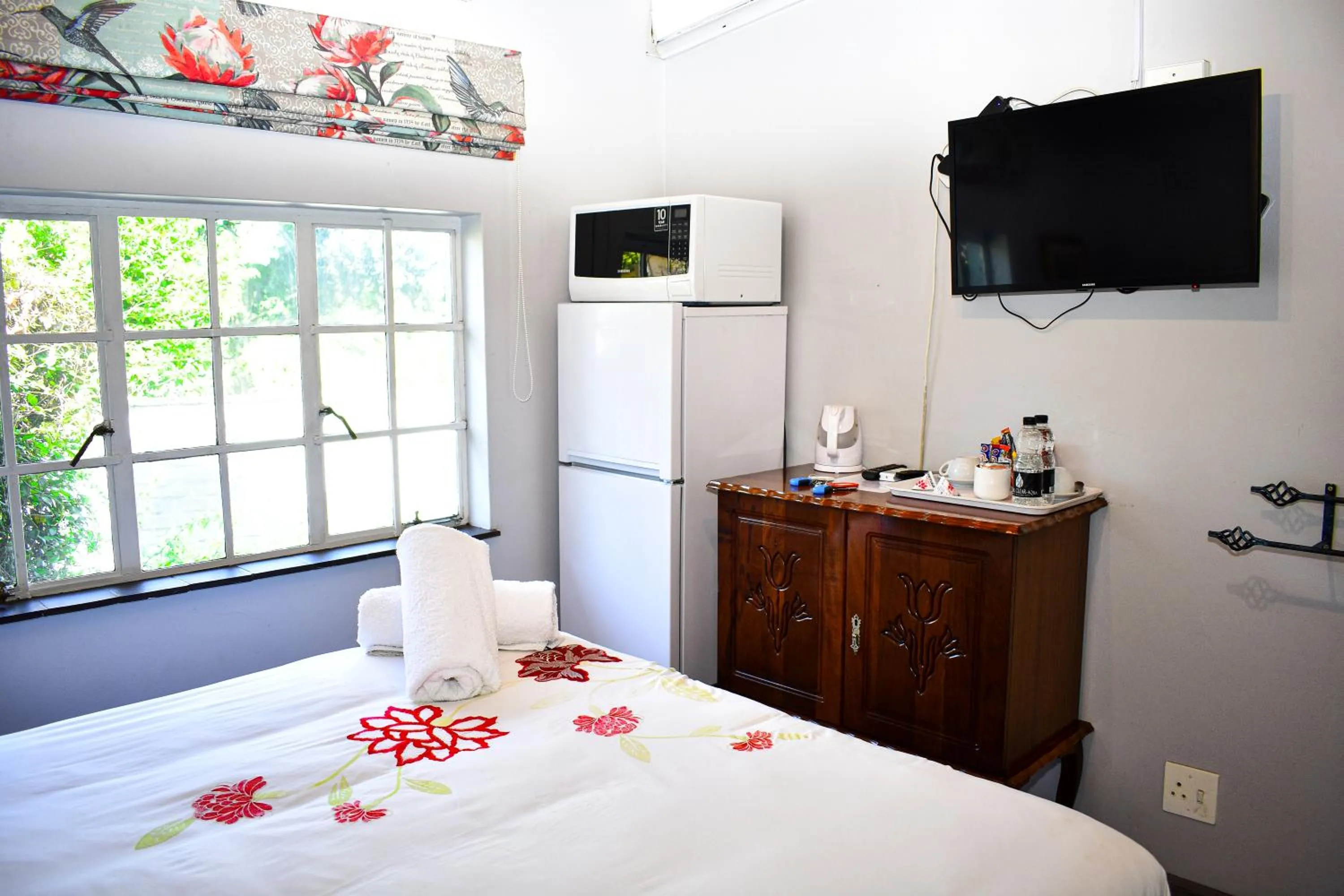 Bed in Heroes Garden Lodge