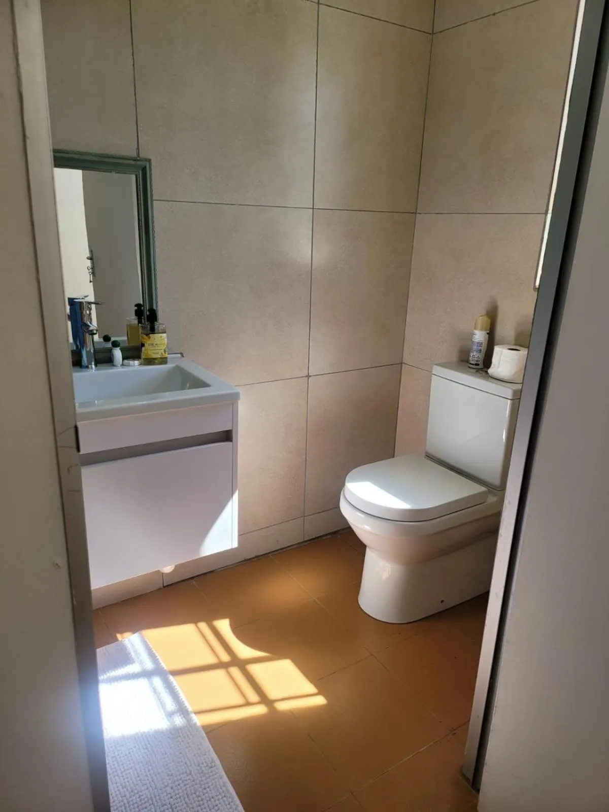 Shower in Heroes Garden Lodge