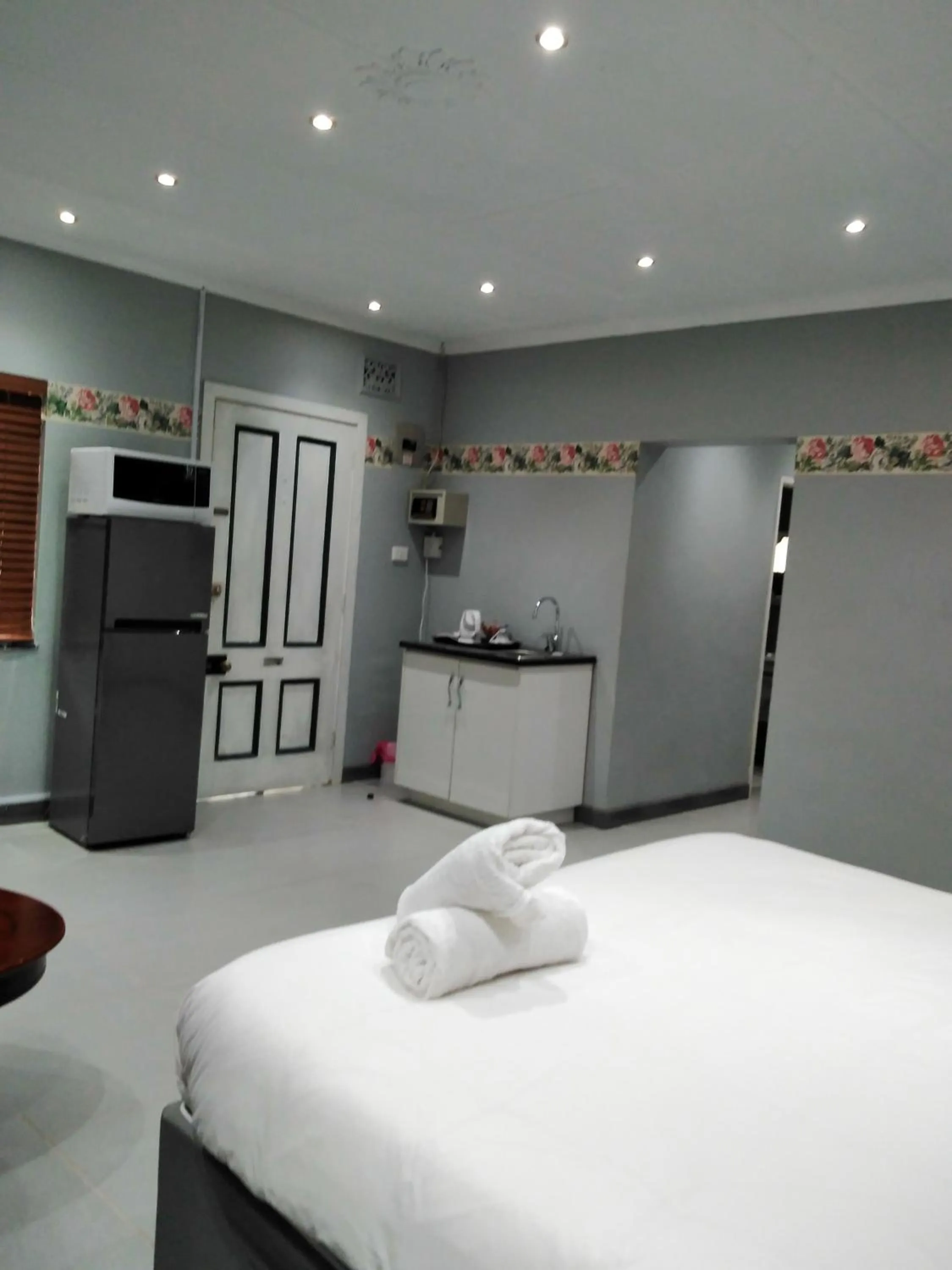 Bed in Heroes Garden Lodge