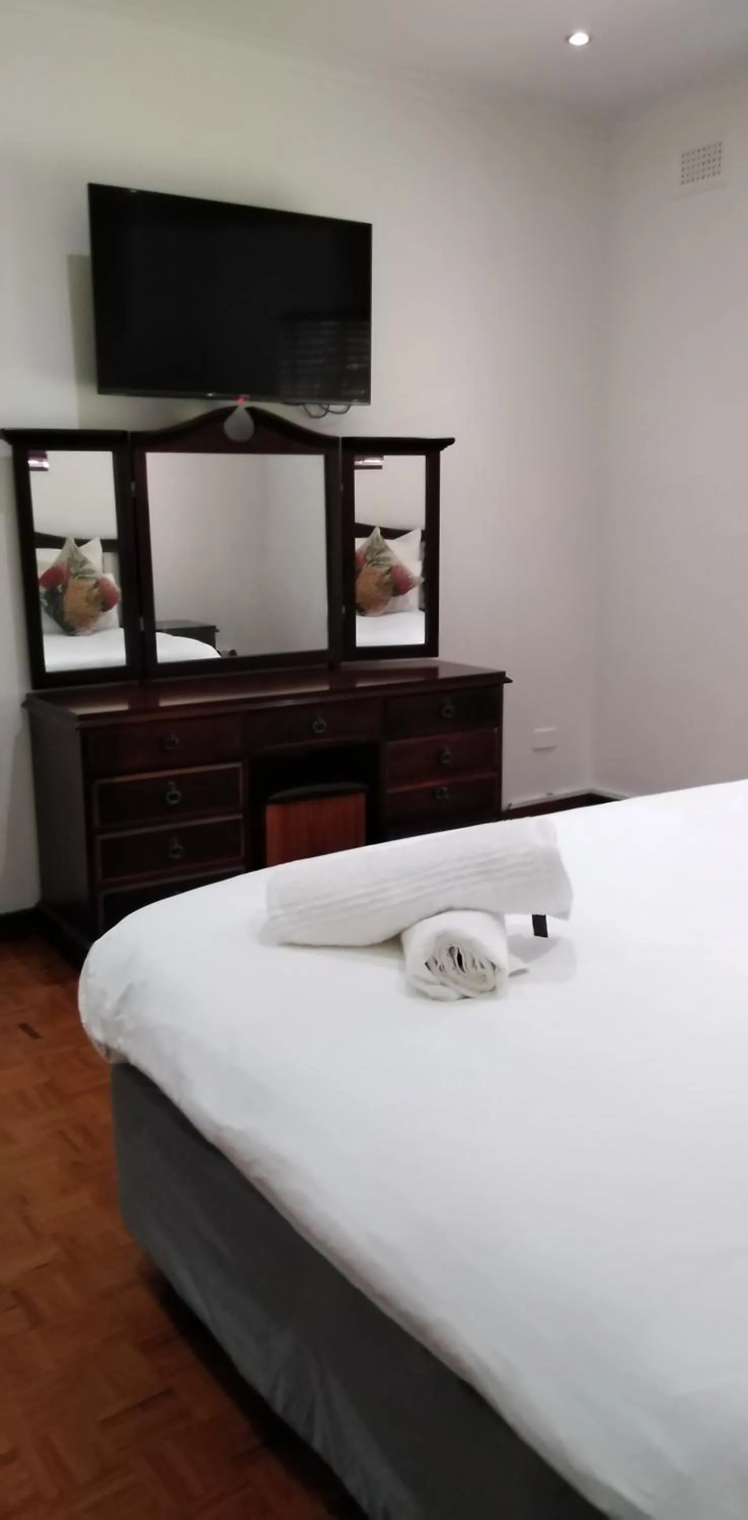 Bed in Heroes Garden Lodge