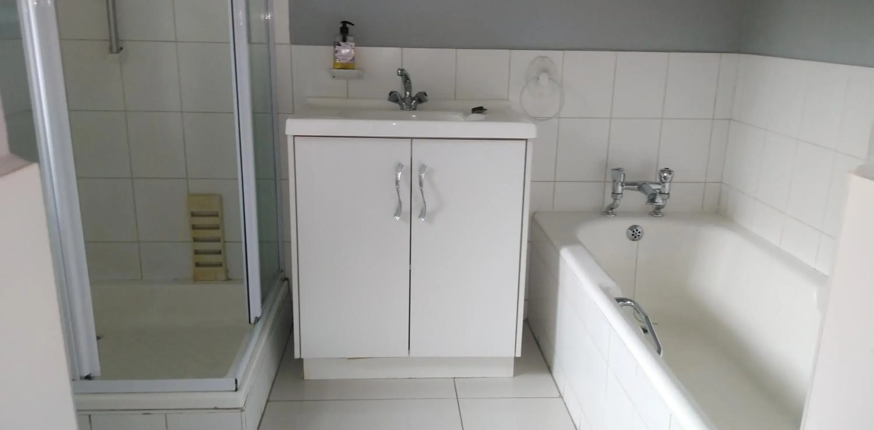 Deluxe King Room in Heroes Garden Lodge Deluxe King Room in Heroes Garden Lodge