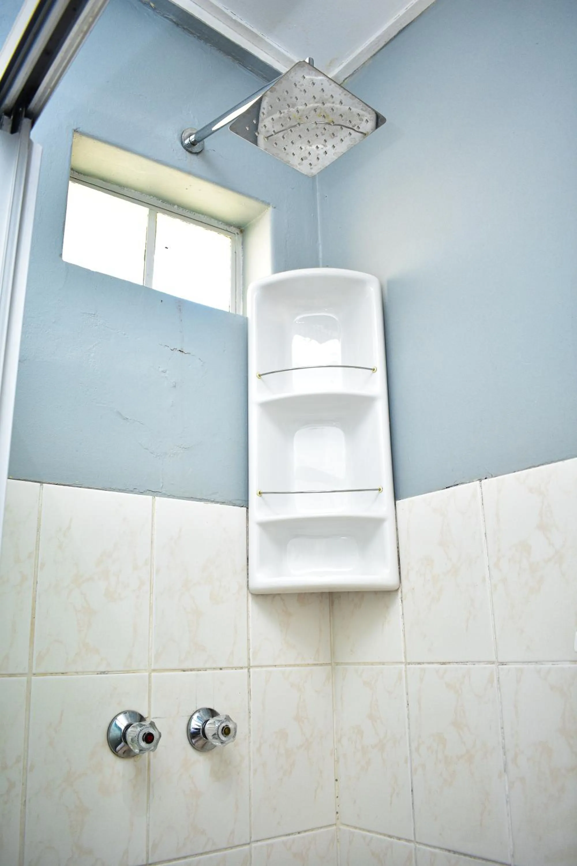 Shower in Heroes Garden Lodge