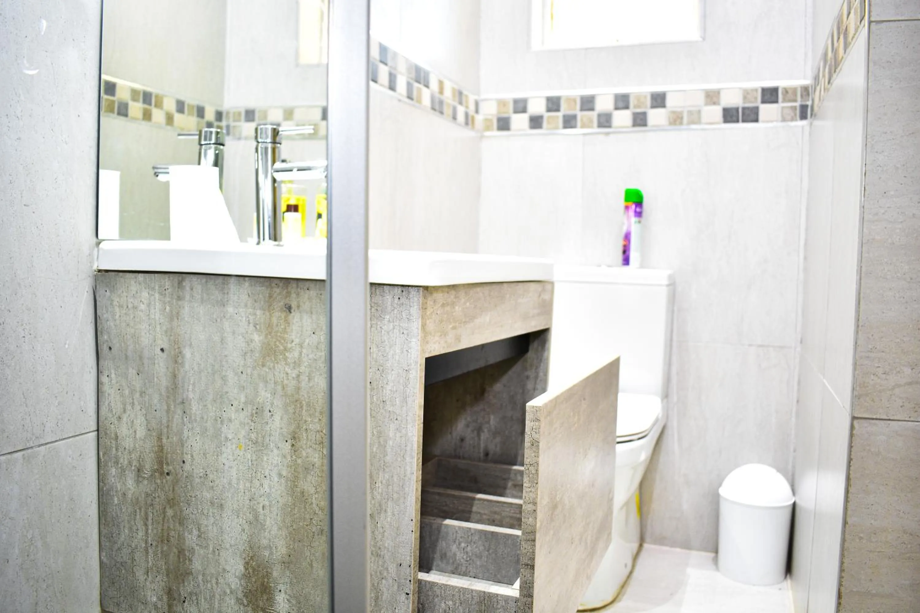 Shower in Heroes Garden Lodge