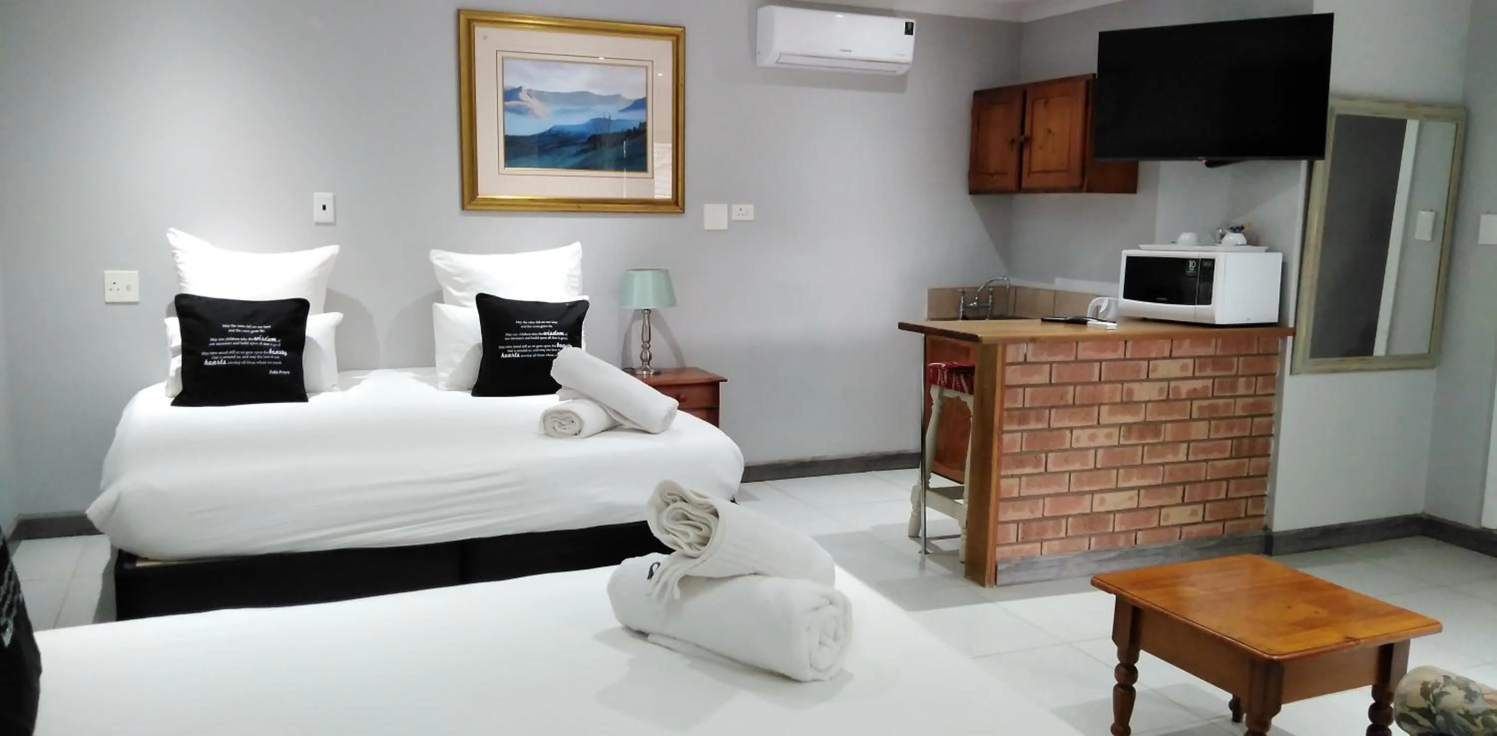 Bed in Heroes Garden Lodge