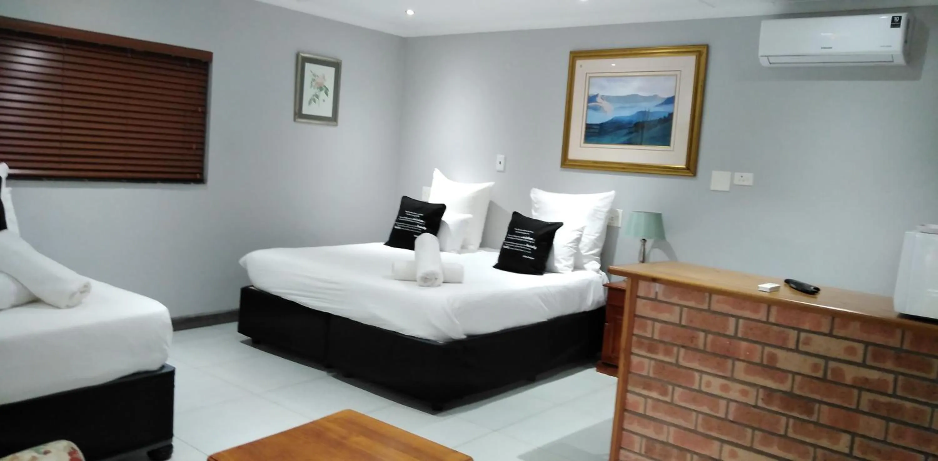 Bed in Heroes Garden Lodge