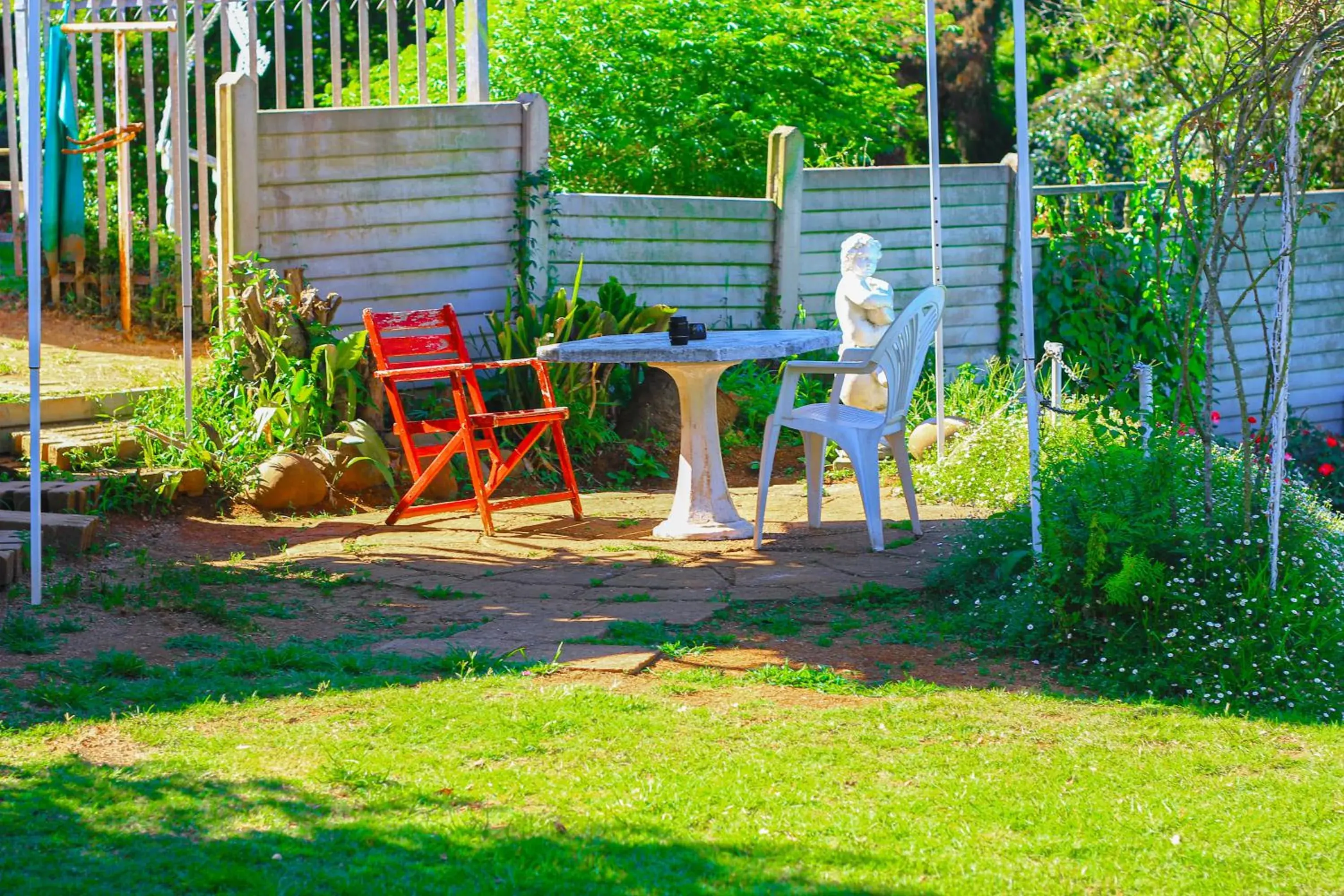 Double Room with Private Bathroom in Heroes Garden Lodge Double Room with Private Bathroom in Heroes Garden Lodge