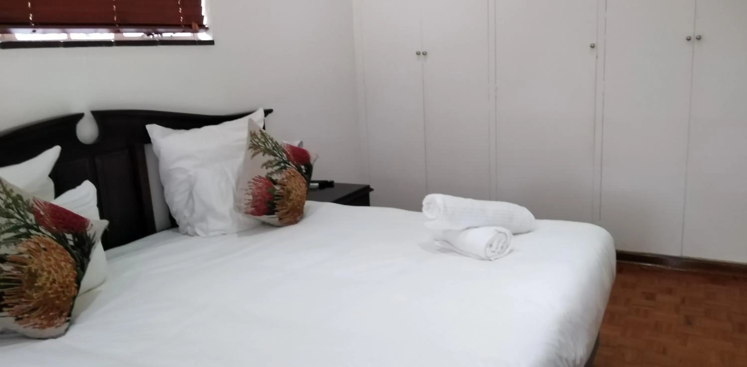 Bed in Heroes Garden Lodge