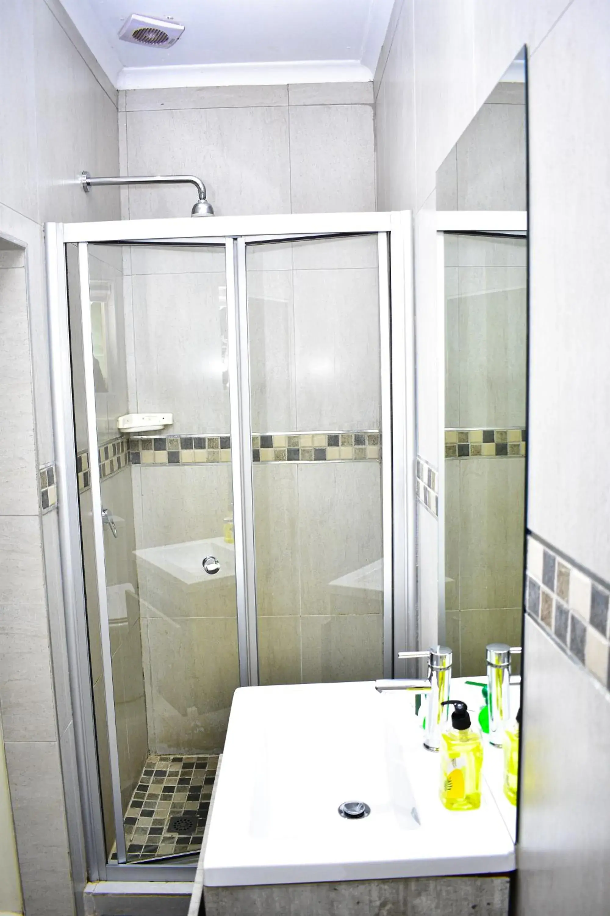 Deluxe Room in Heroes Garden Lodge Deluxe Room in Heroes Garden Lodge