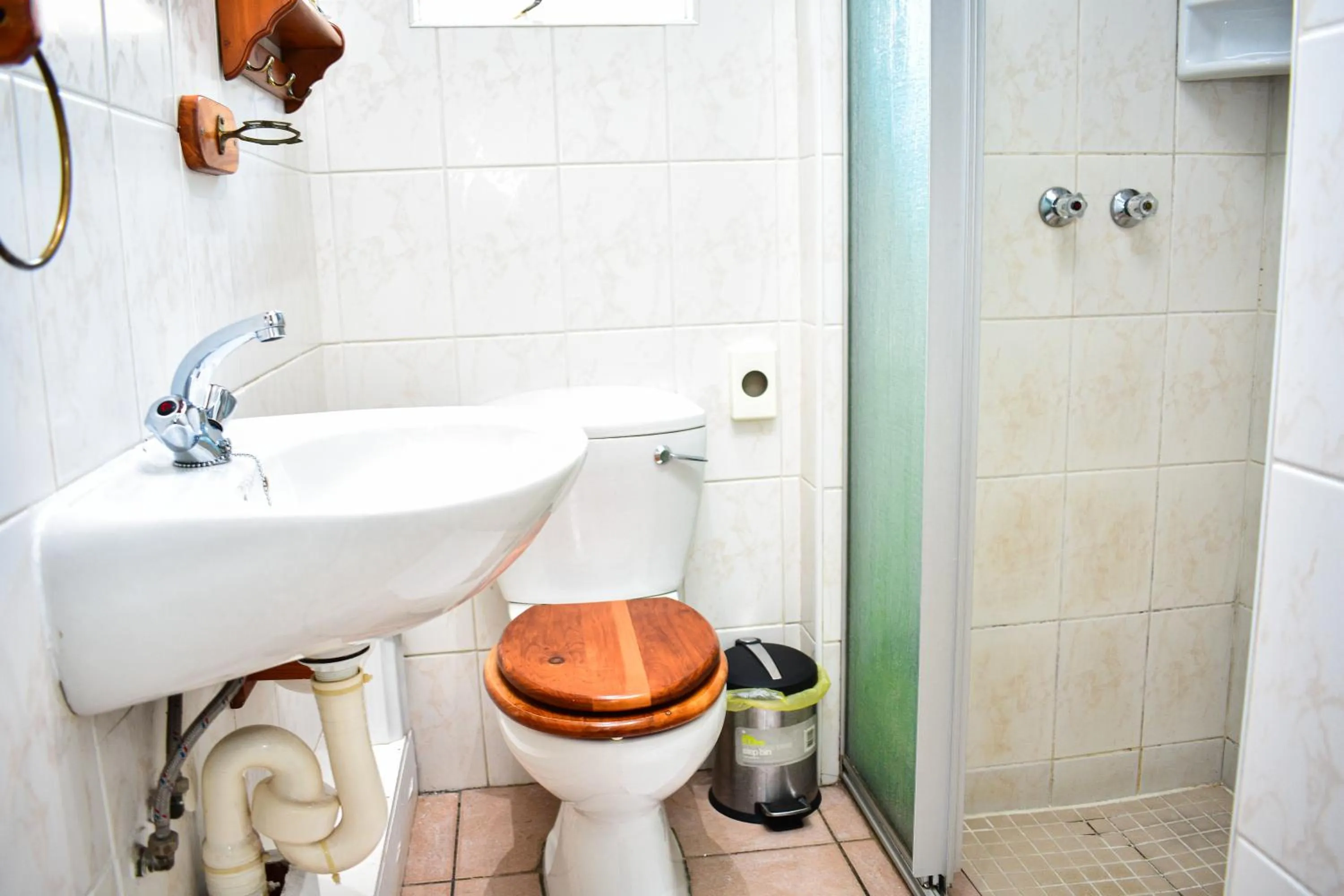 Shower in Heroes Garden Lodge