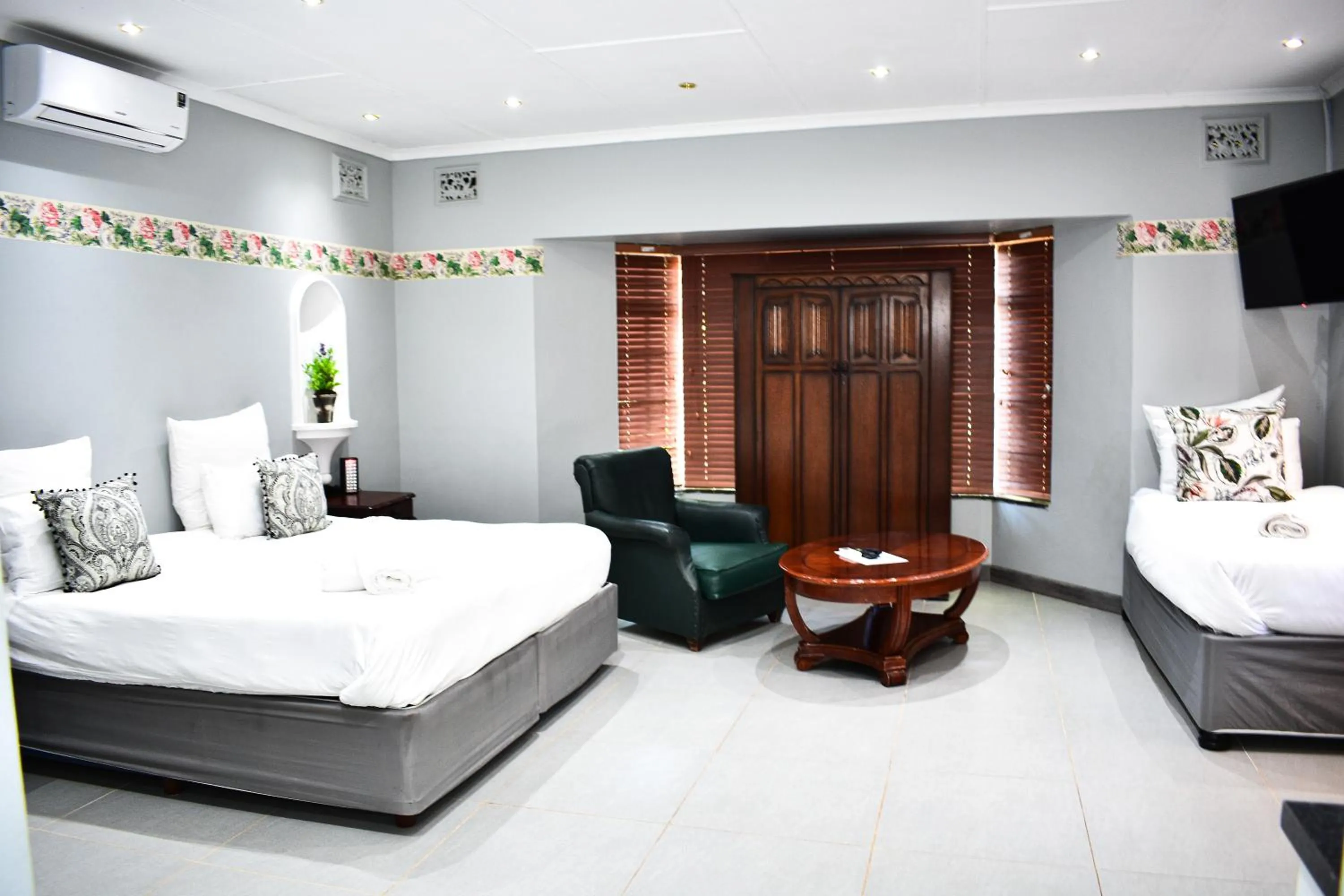 Bed in Heroes Garden Lodge